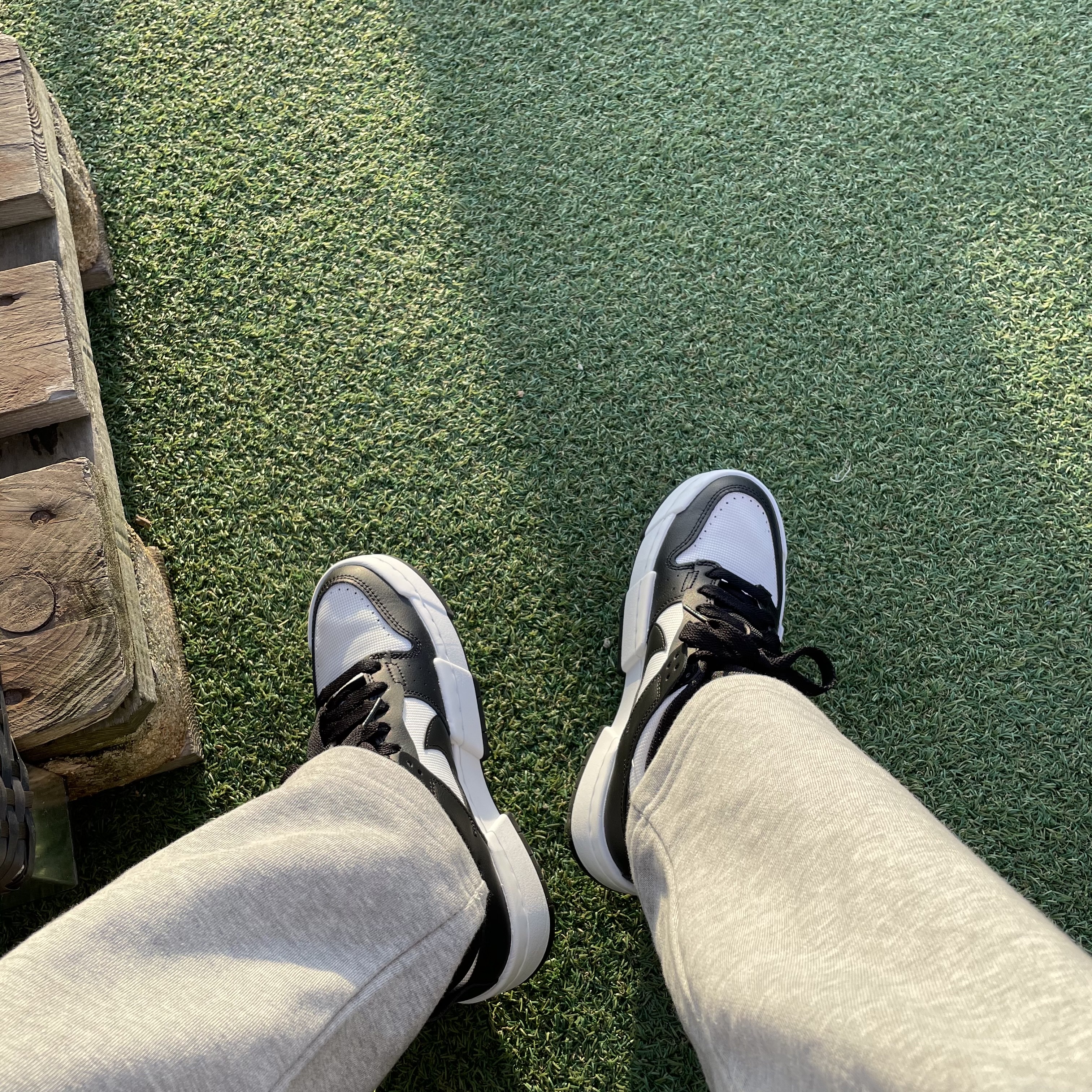 (W) Nike Dunk Low Disrupt Black White 착용 스타일 - 3