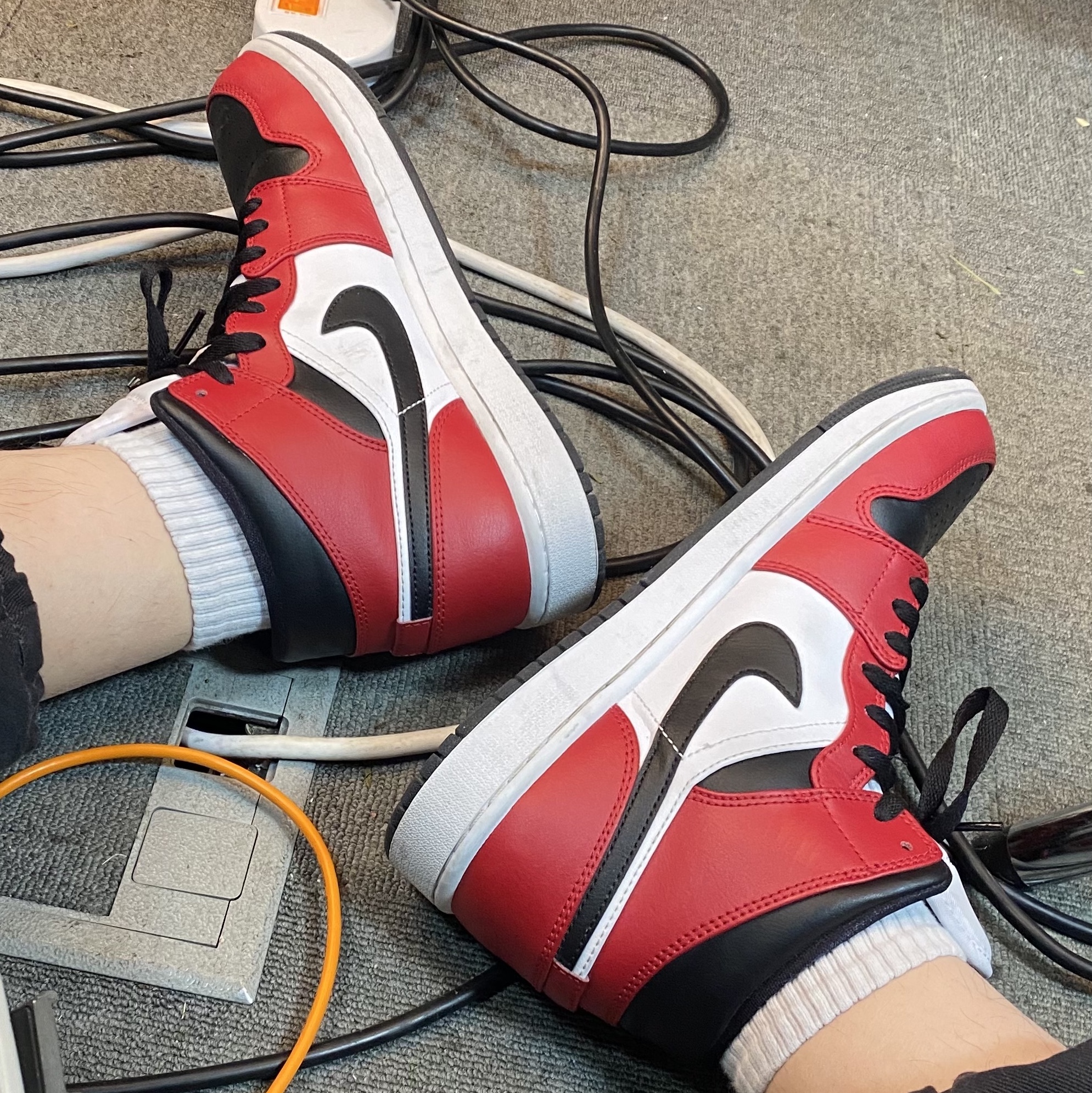 Jordan 1 Mid Chicago Black Toe 착용 스타일 - 2