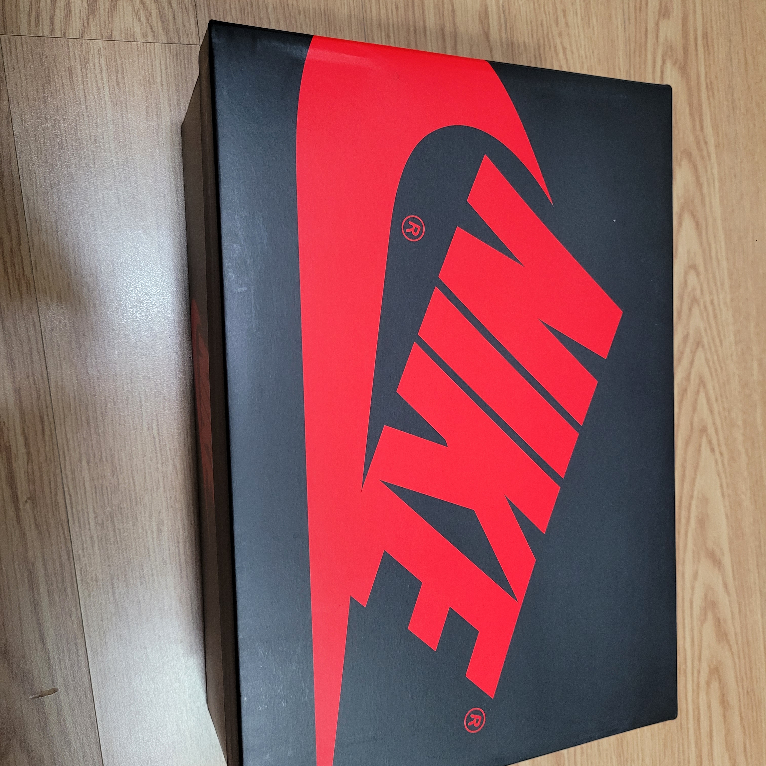 Jordan 1 Retro High OG Hyper Royal 착용 스타일 - 1