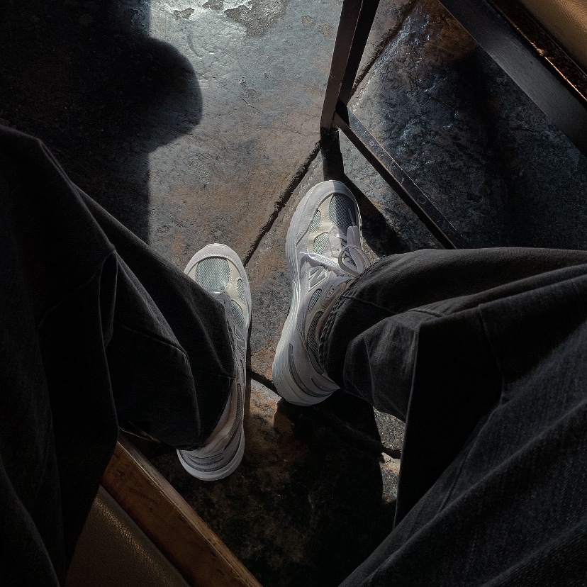 New Balance 992 Made in USA White Silver 착용 스타일 - 2