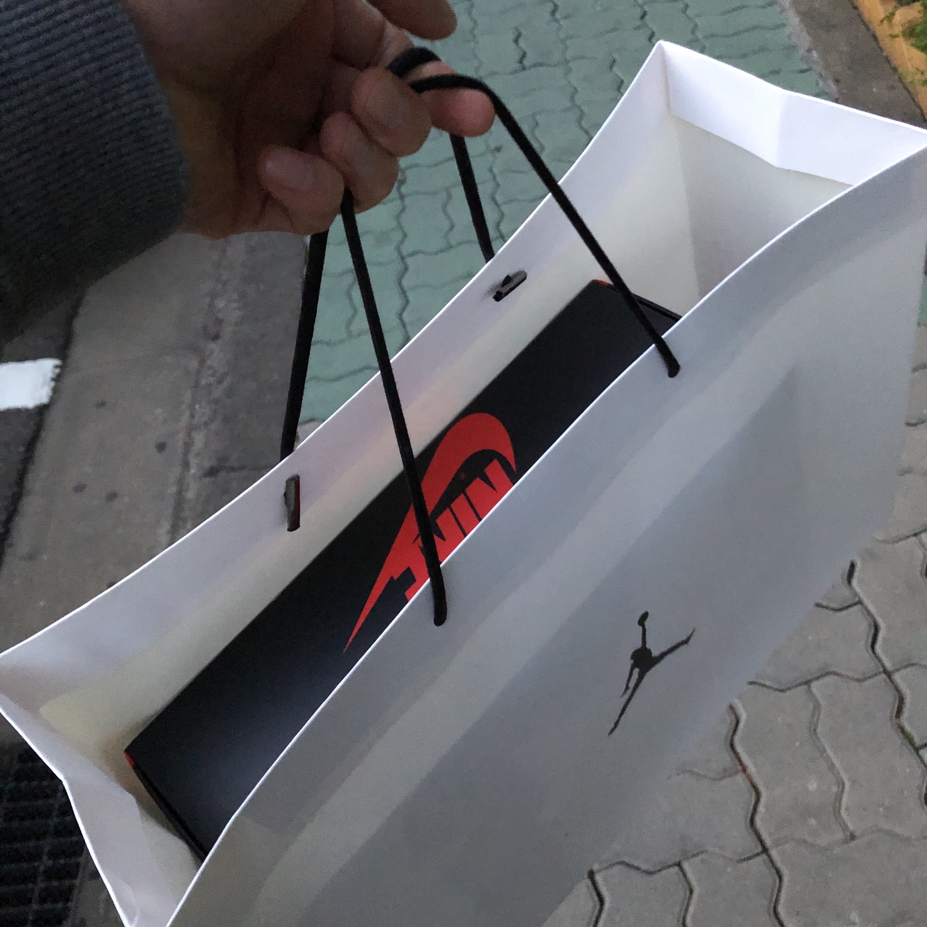 Jordan 1 Retro High OG Hyper Royal 착용 스타일 - 3