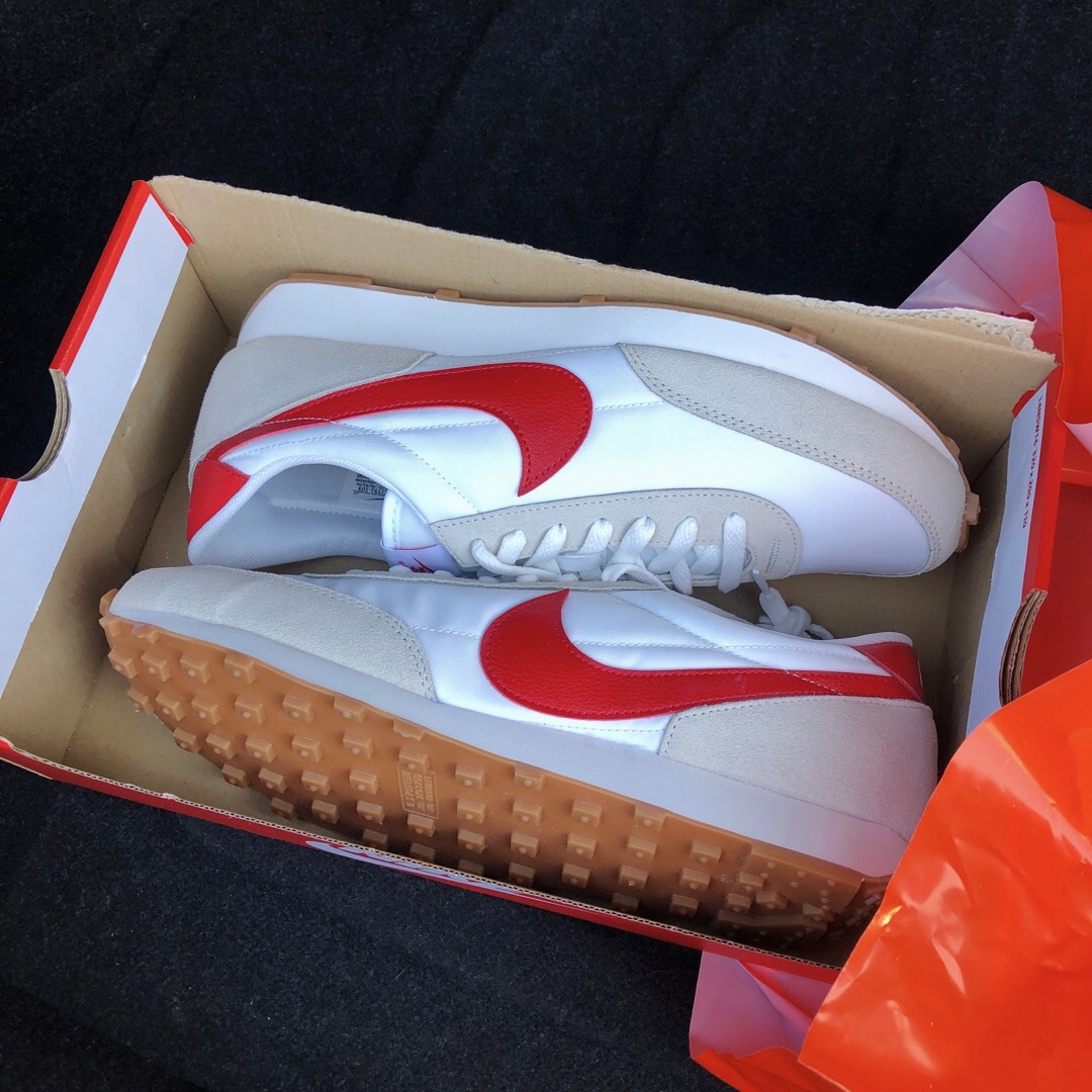 (W) Nike Daybreak Summit White University Red 착용 스타일 - 1