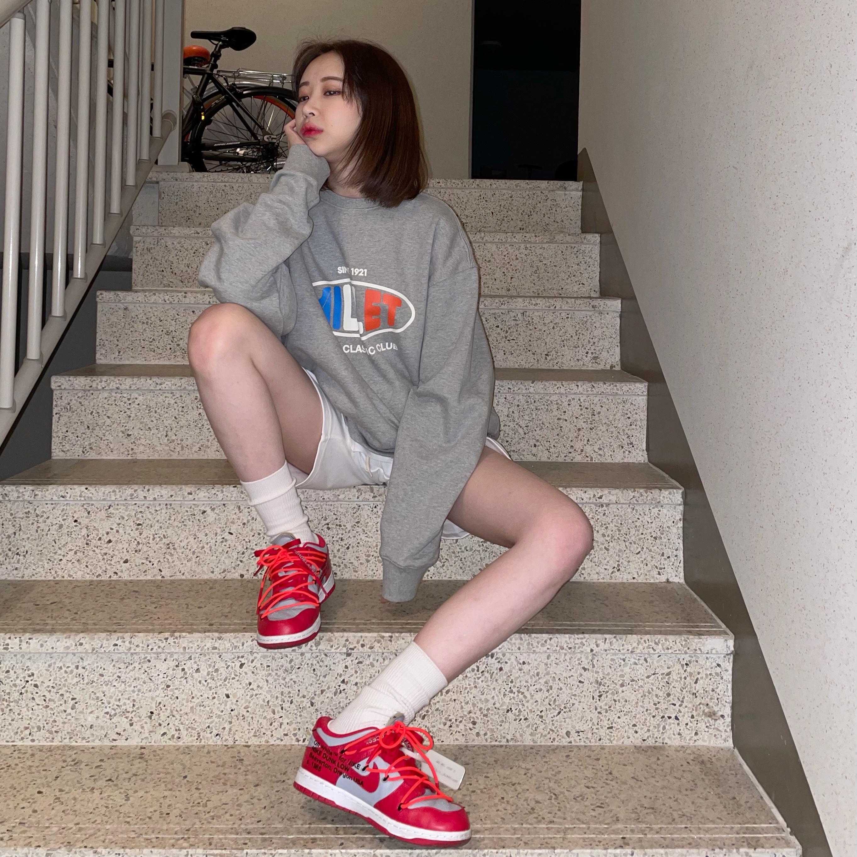 Nike x Off-White Dunk Low University Red 착용 스타일 - 2