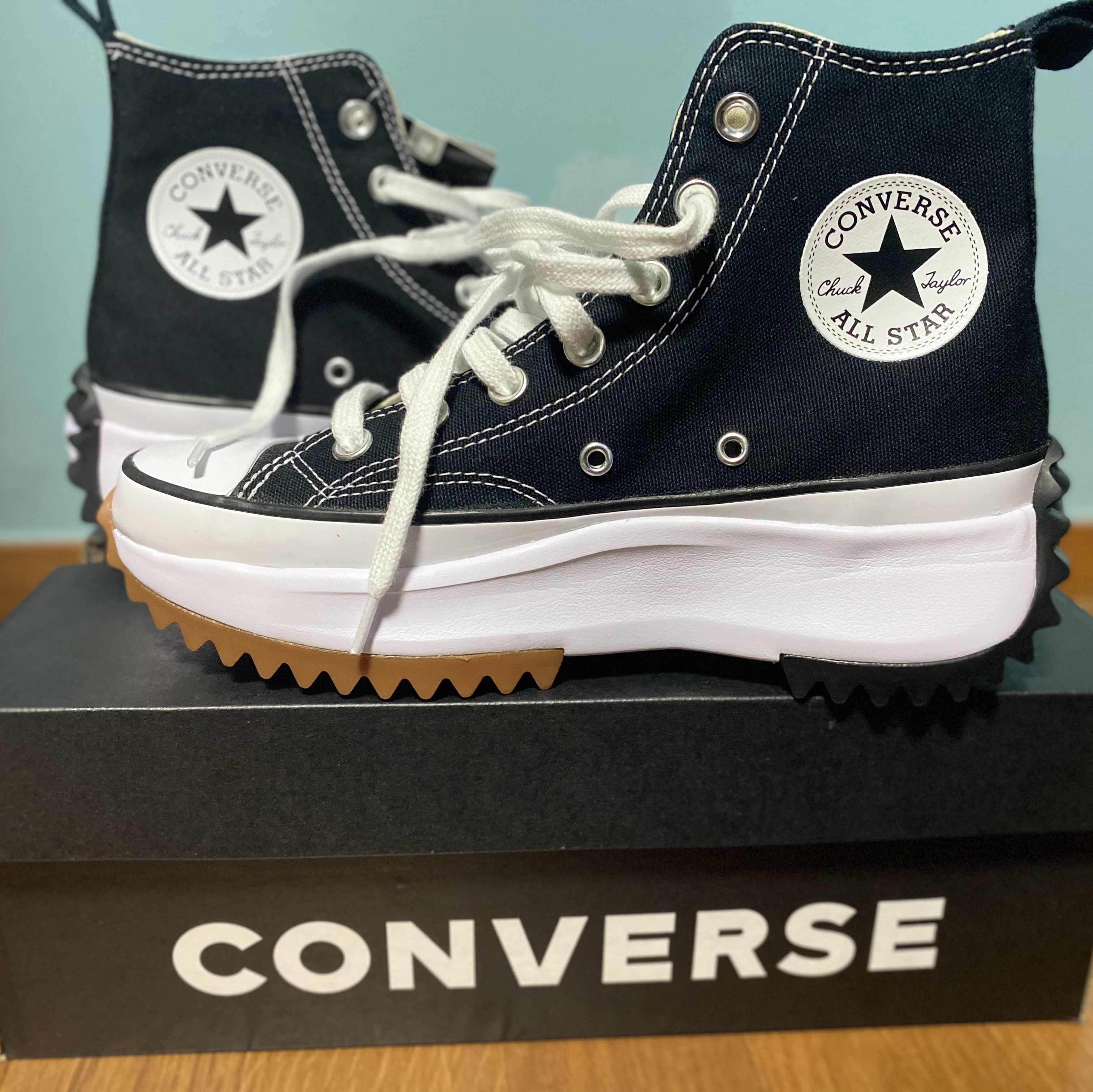 Converse Run Star Hike Hi Black White Gum 착용 스타일