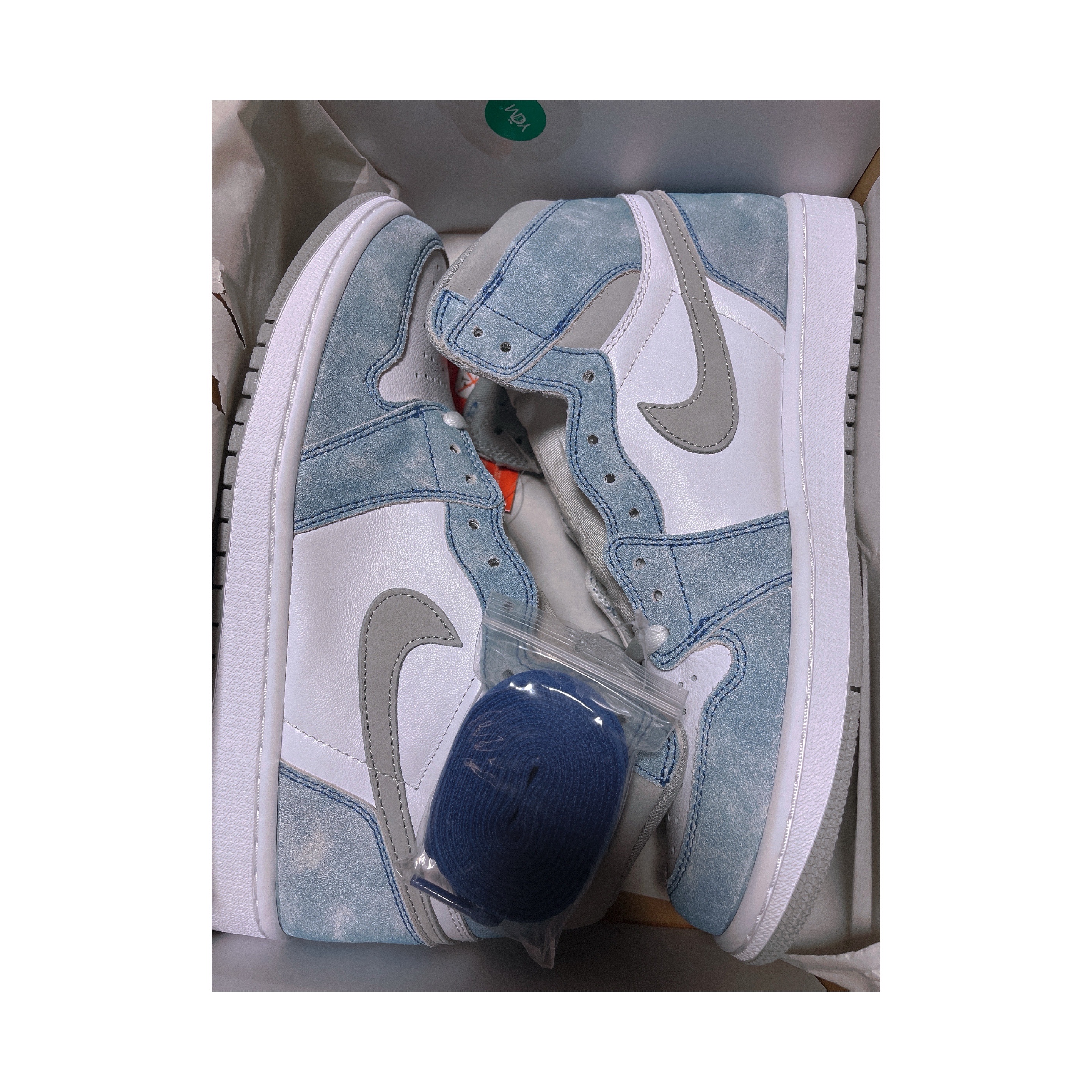 Jordan 1 Retro High OG Hyper Royal 착용 스타일