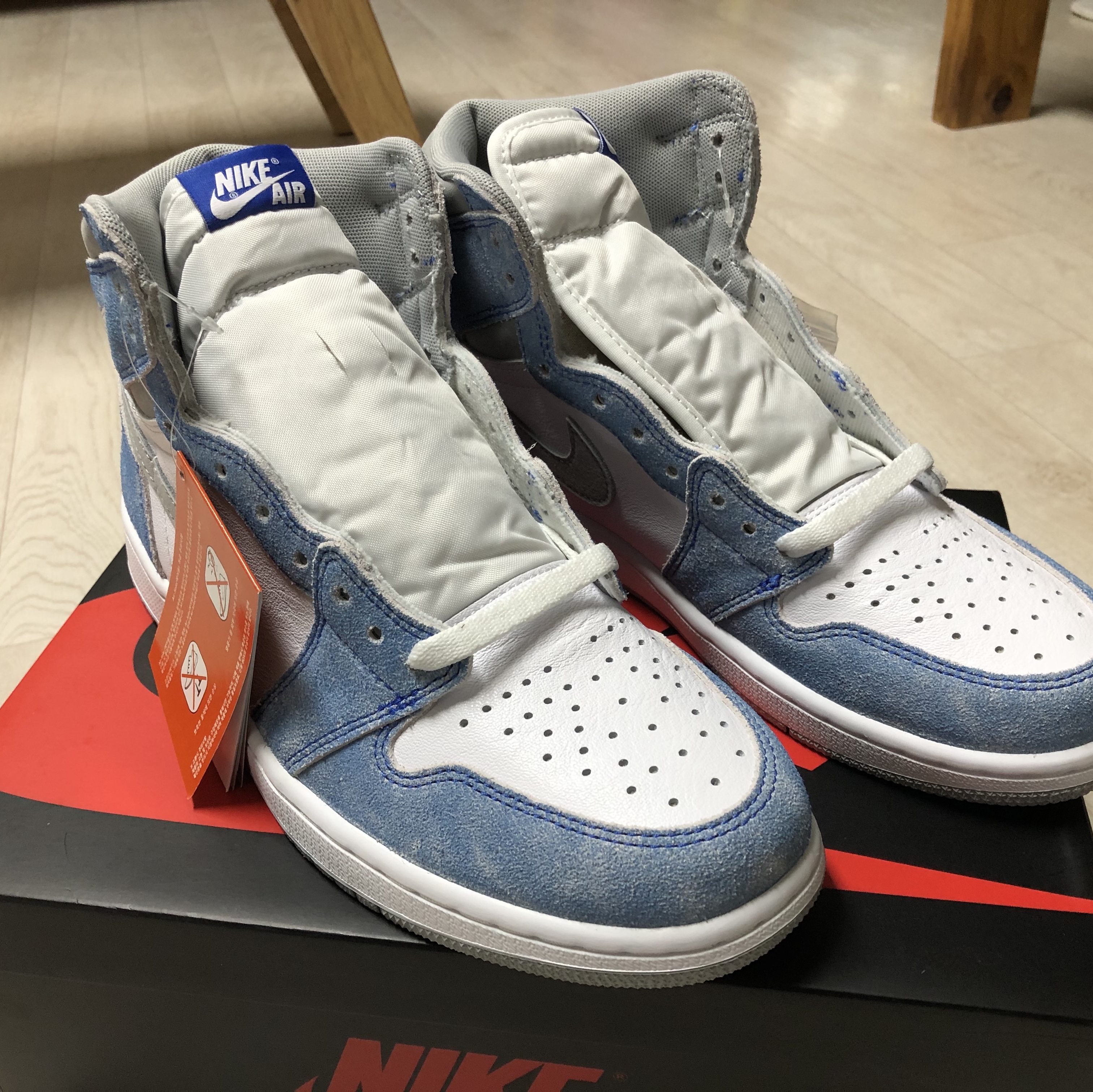 Jordan 1 Retro High OG Hyper Royal 착용 스타일 - 2