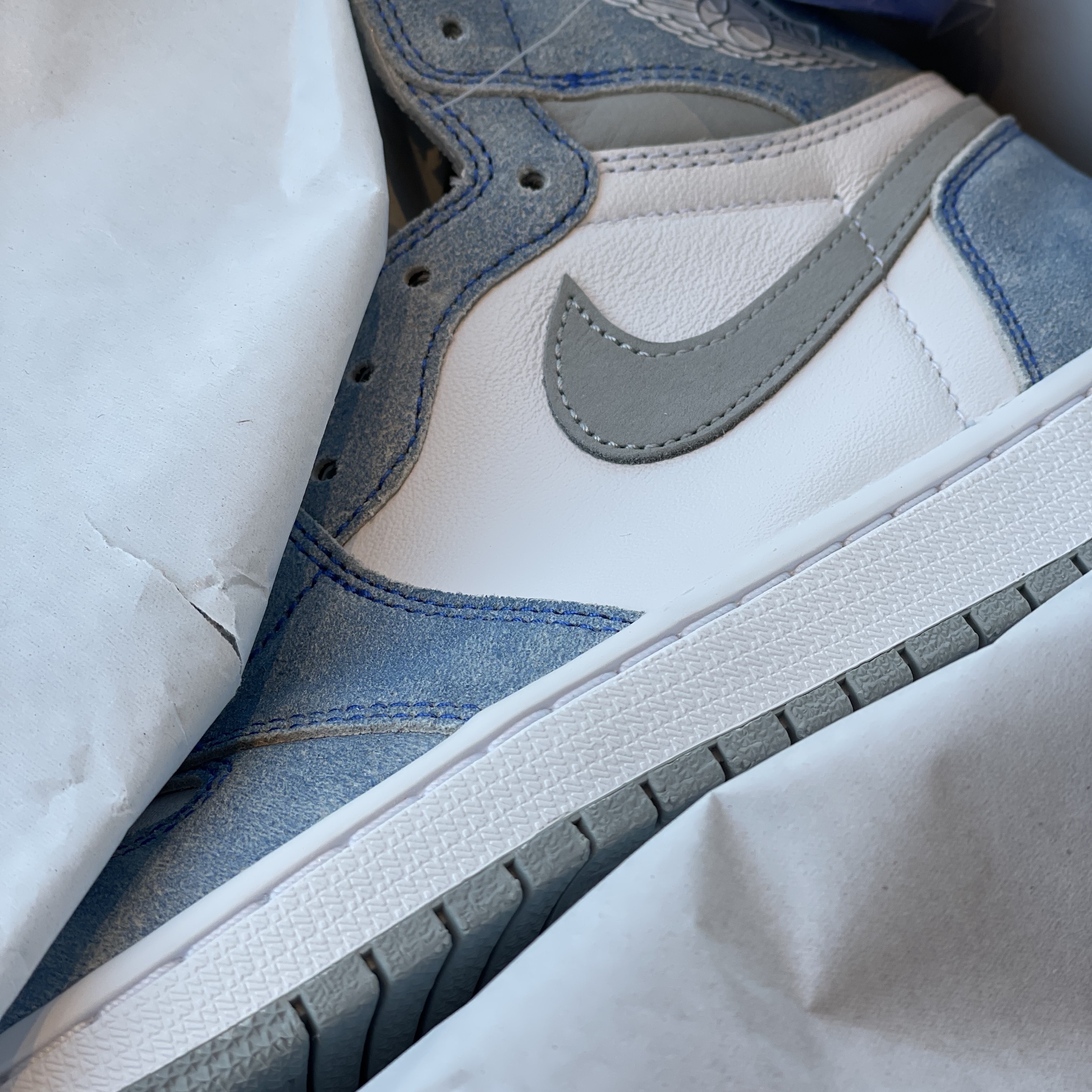 Jordan 1 Retro High OG Hyper Royal 착용 스타일