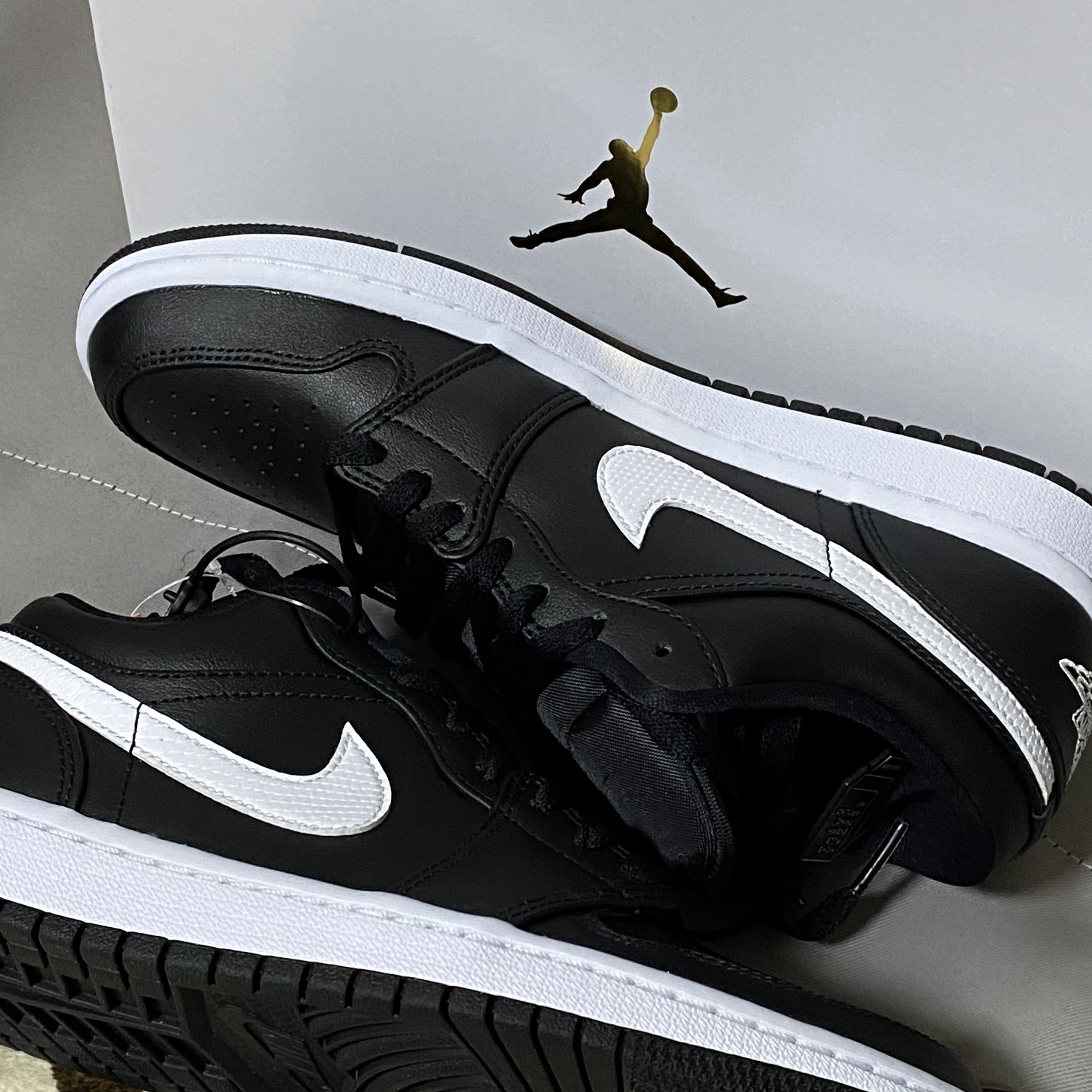 (W) Jordan 1 Low Black White 착용 스타일