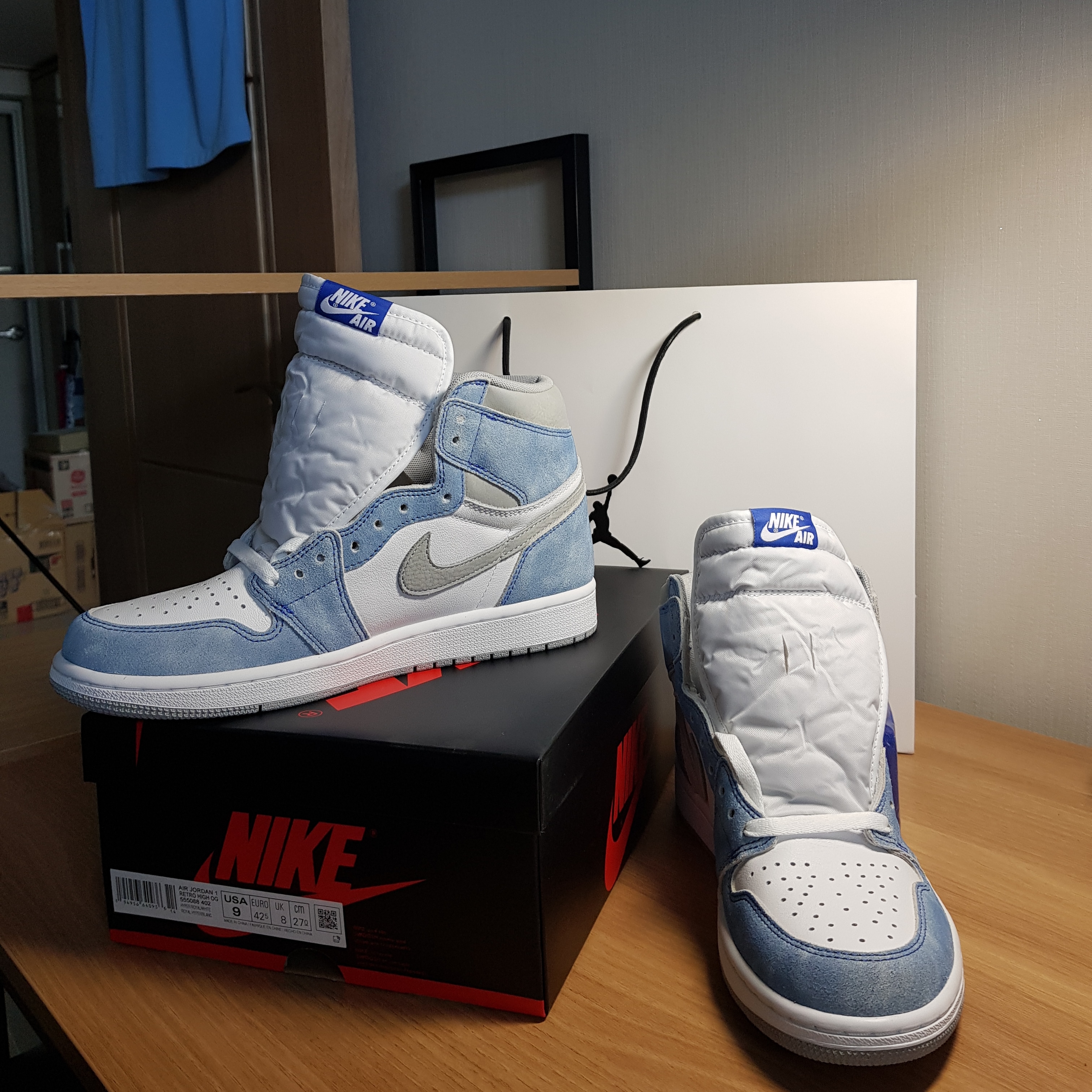 Jordan 1 Retro High OG Hyper Royal 착용 스타일
