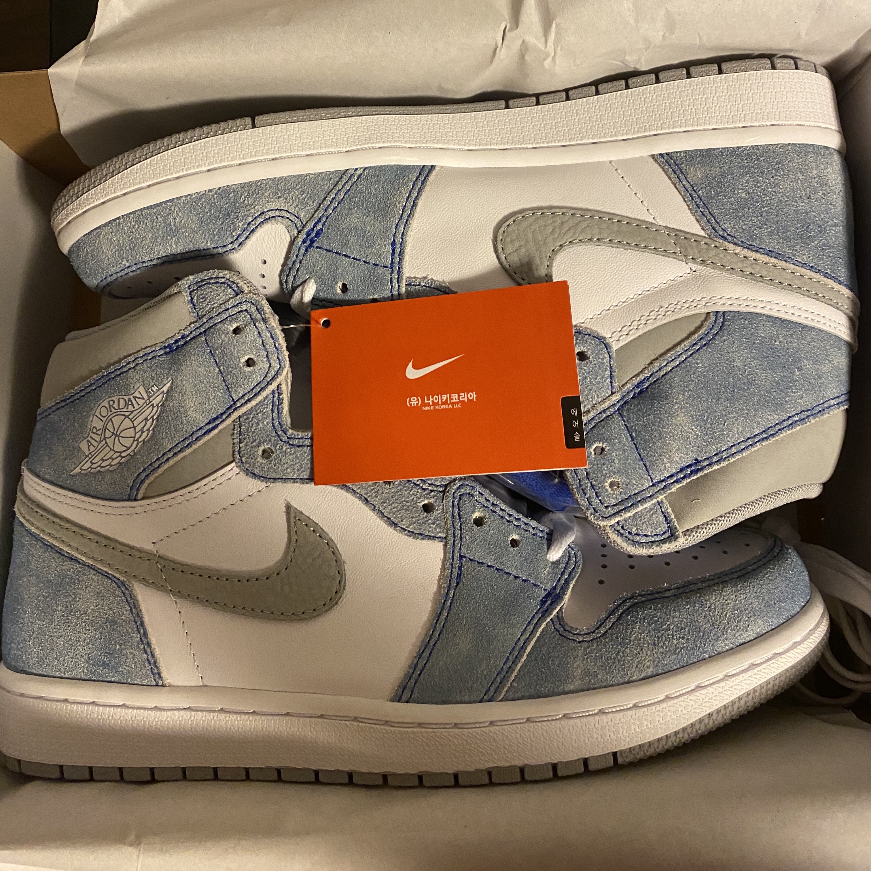 Jordan 1 Retro High OG Hyper Royal 착용 스타일