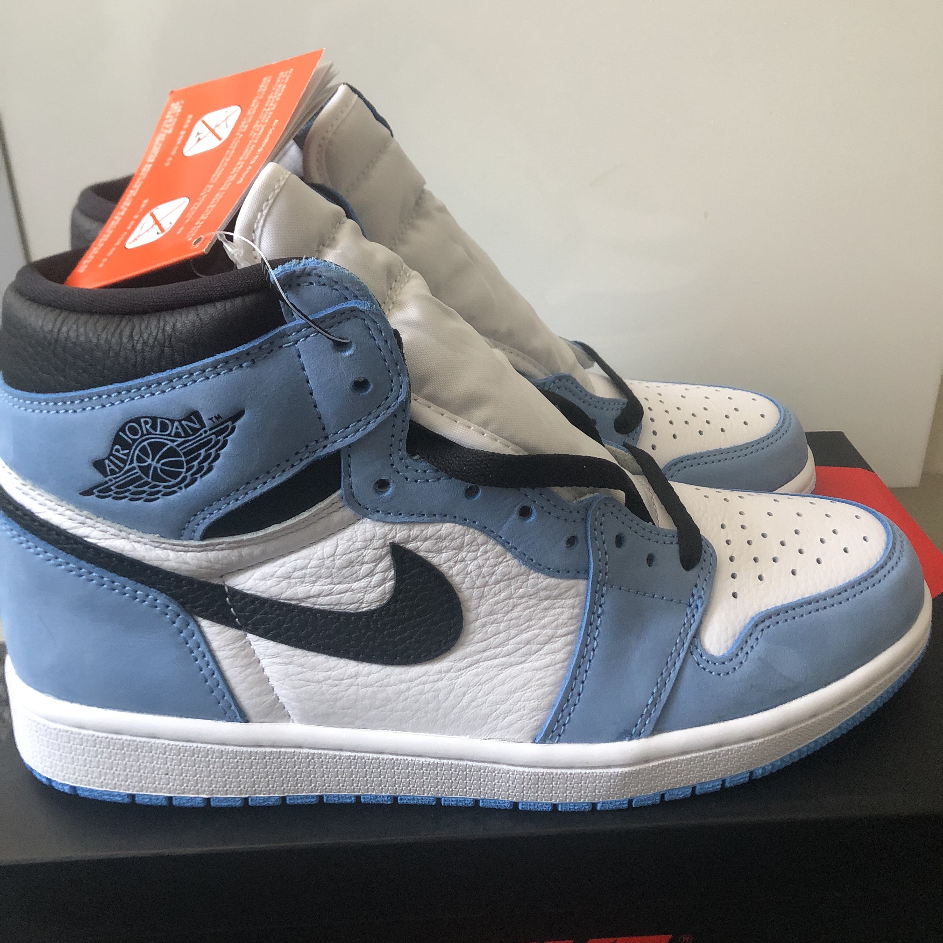 Jordan 1 Retro High OG University Blue 착용 스타일 - 2