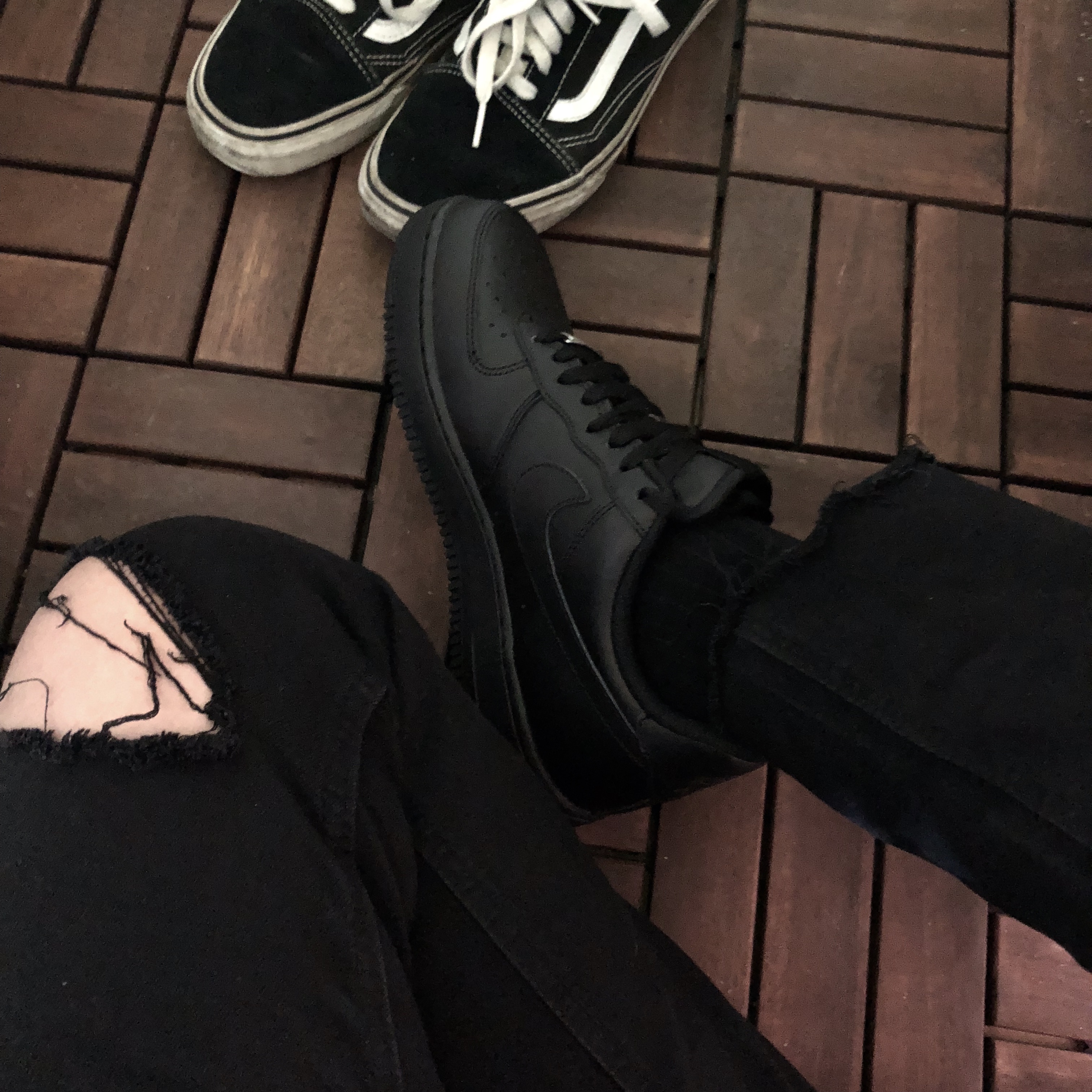 Nike Air Force 1 '07 Low Triple Black 착용 스타일