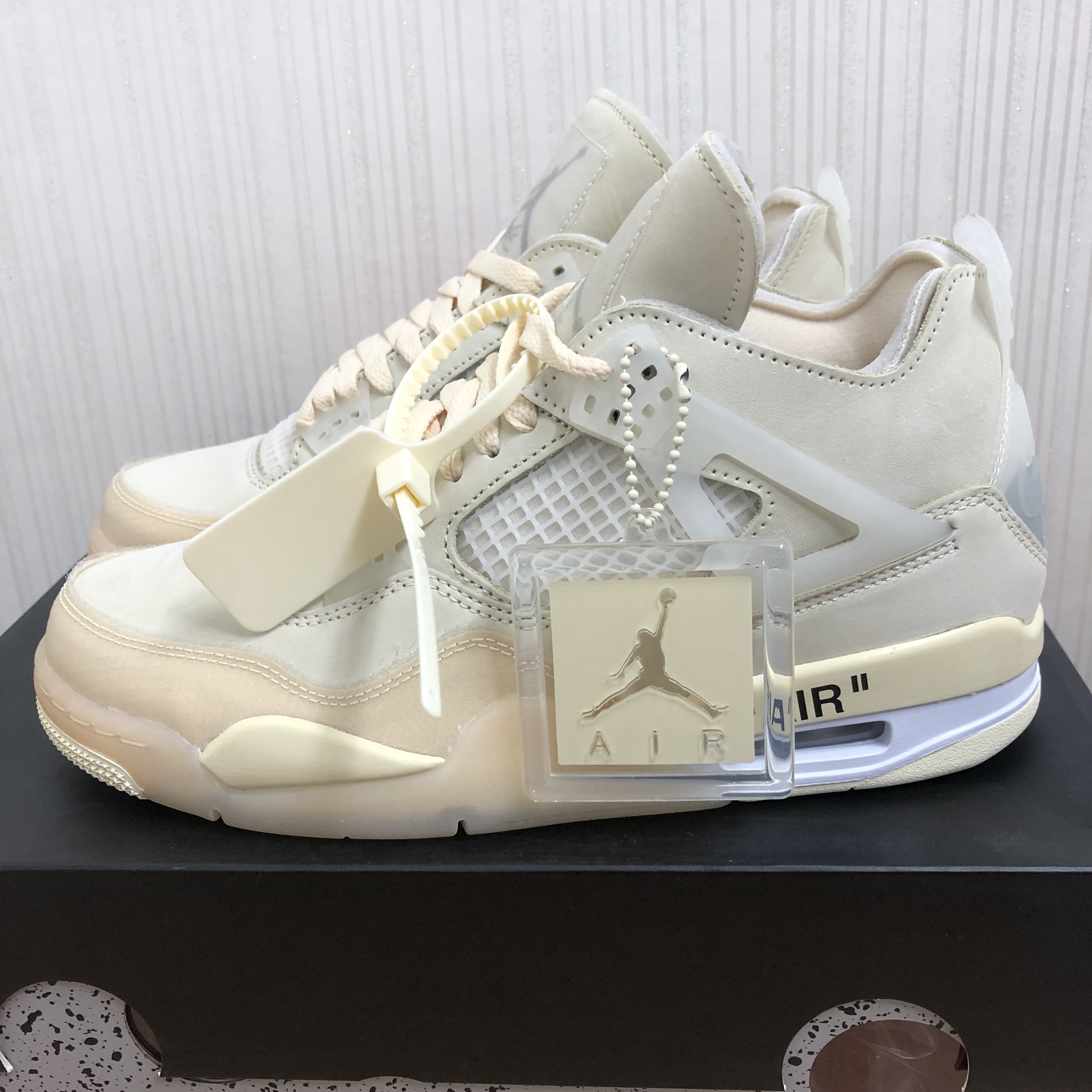 (W) Jordan 4 x Off-White Retro SP Sail 착용 스타일 - 4