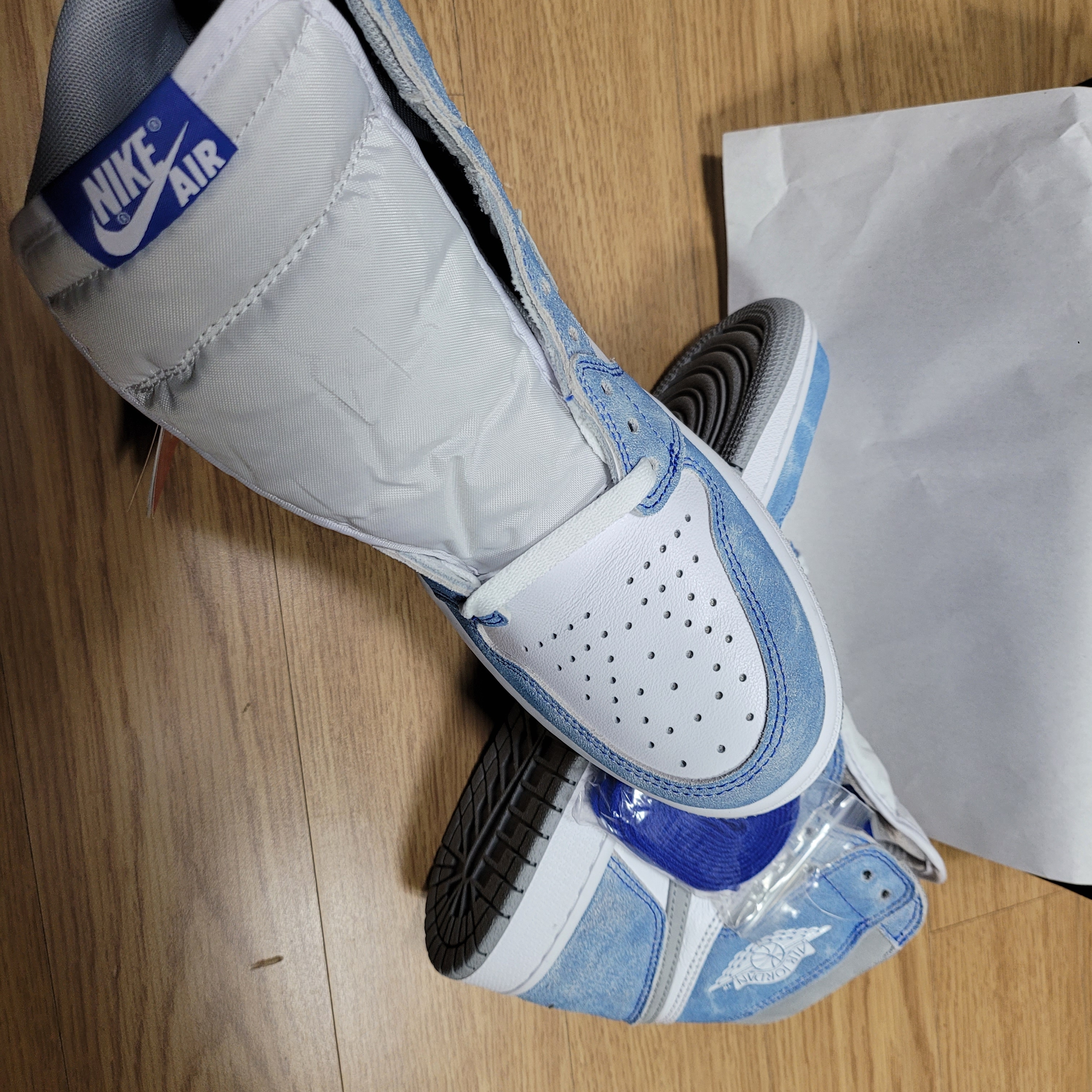 Jordan 1 Retro High OG Hyper Royal 착용 스타일 - 2