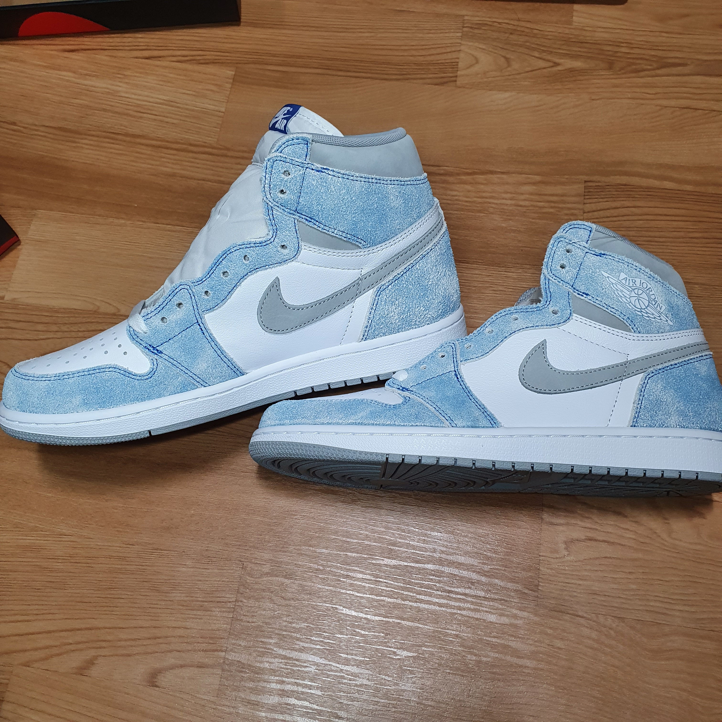 Jordan 1 Retro High OG Hyper Royal, Jordan 1 Retro High OG Turbo Green 착용 스타일 - 3