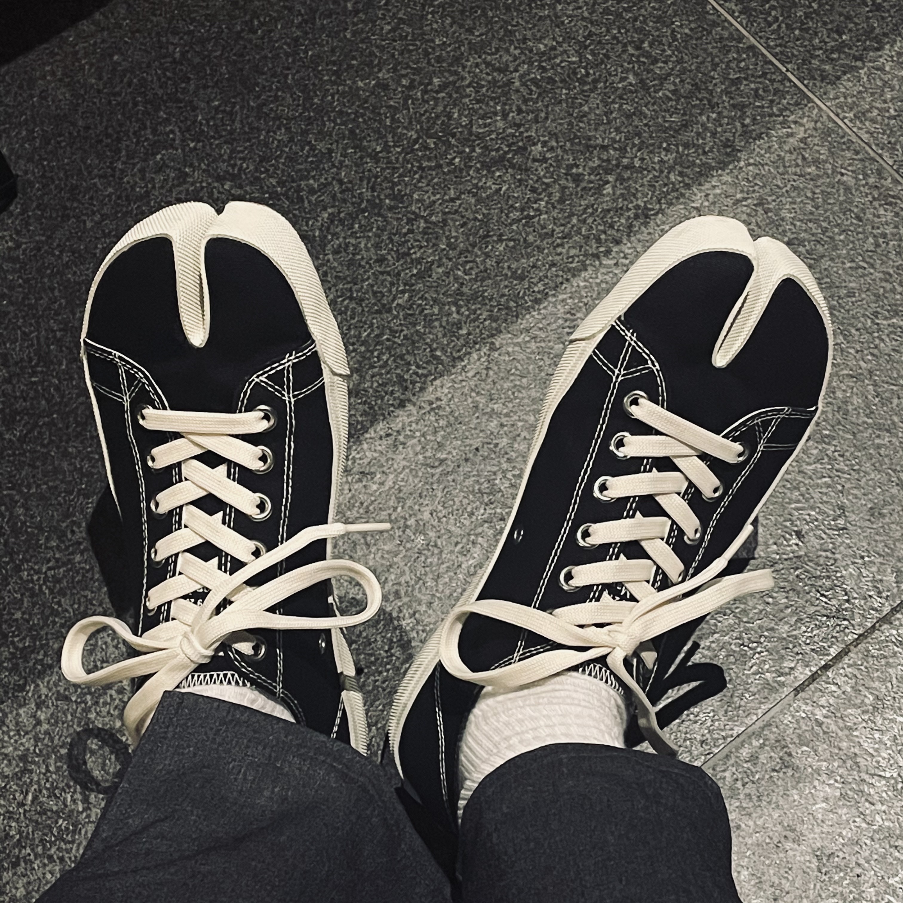 Maison Margiela Tabi Low Black 착용 스타일