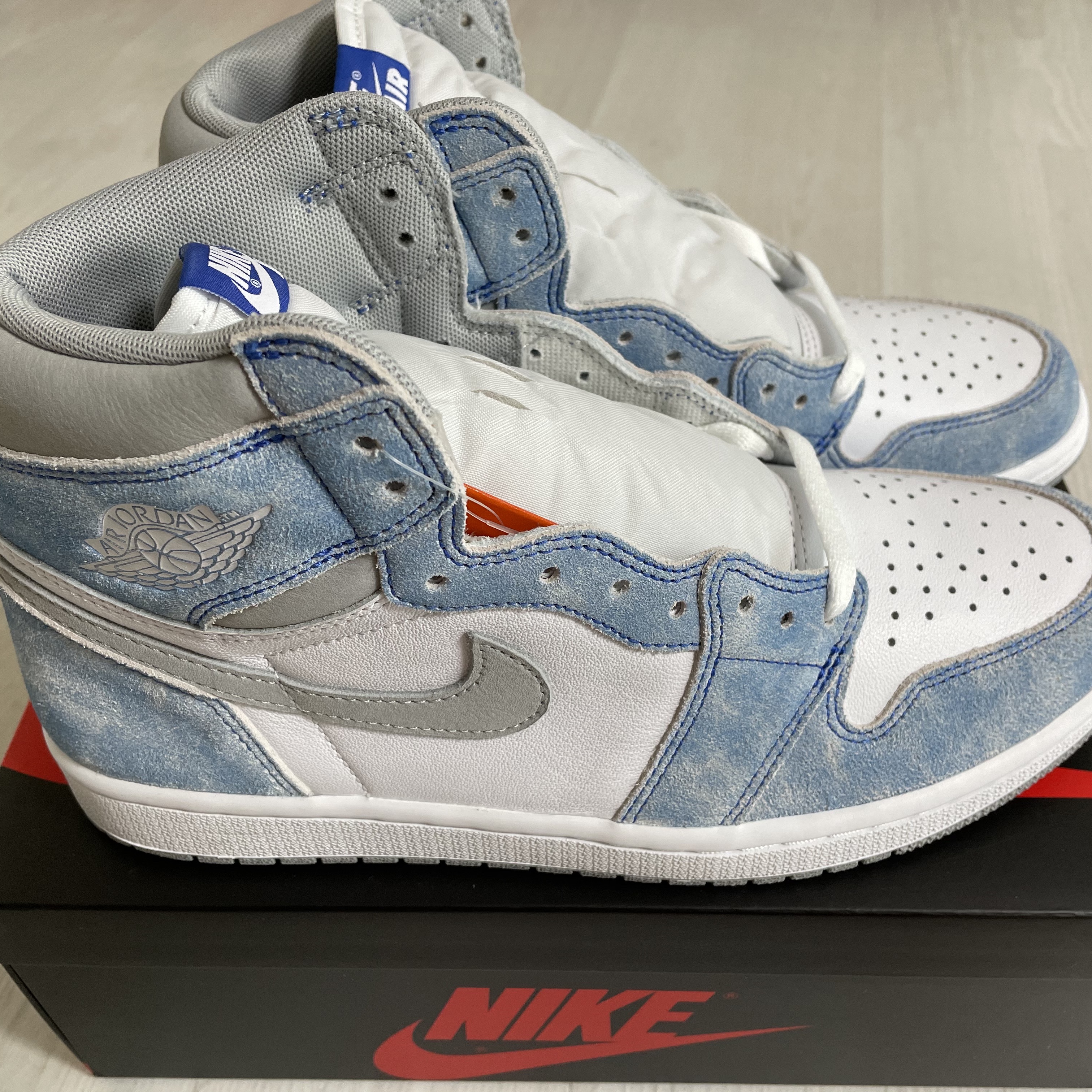 Jordan 1 Retro High OG Hyper Royal 착용 스타일