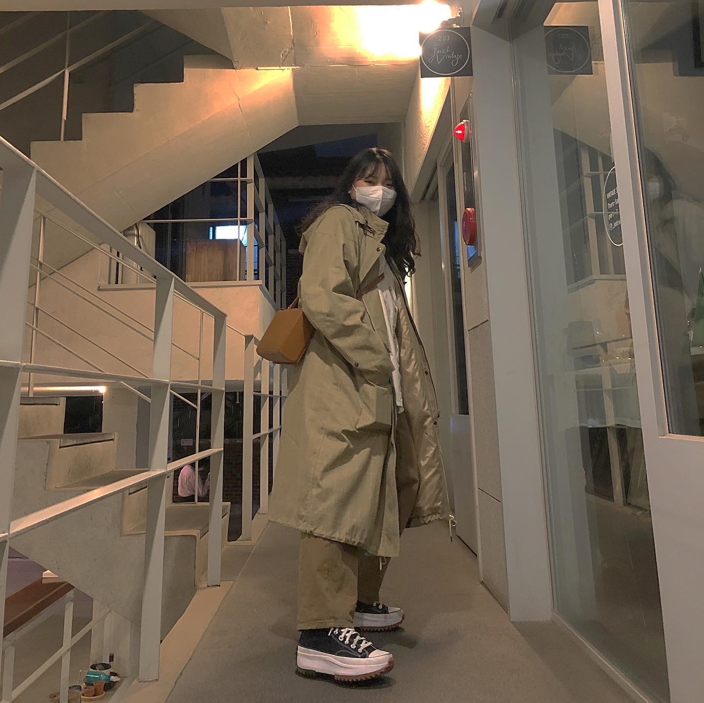 Converse Run Star Hike Hi Black White Gum 착용 스타일