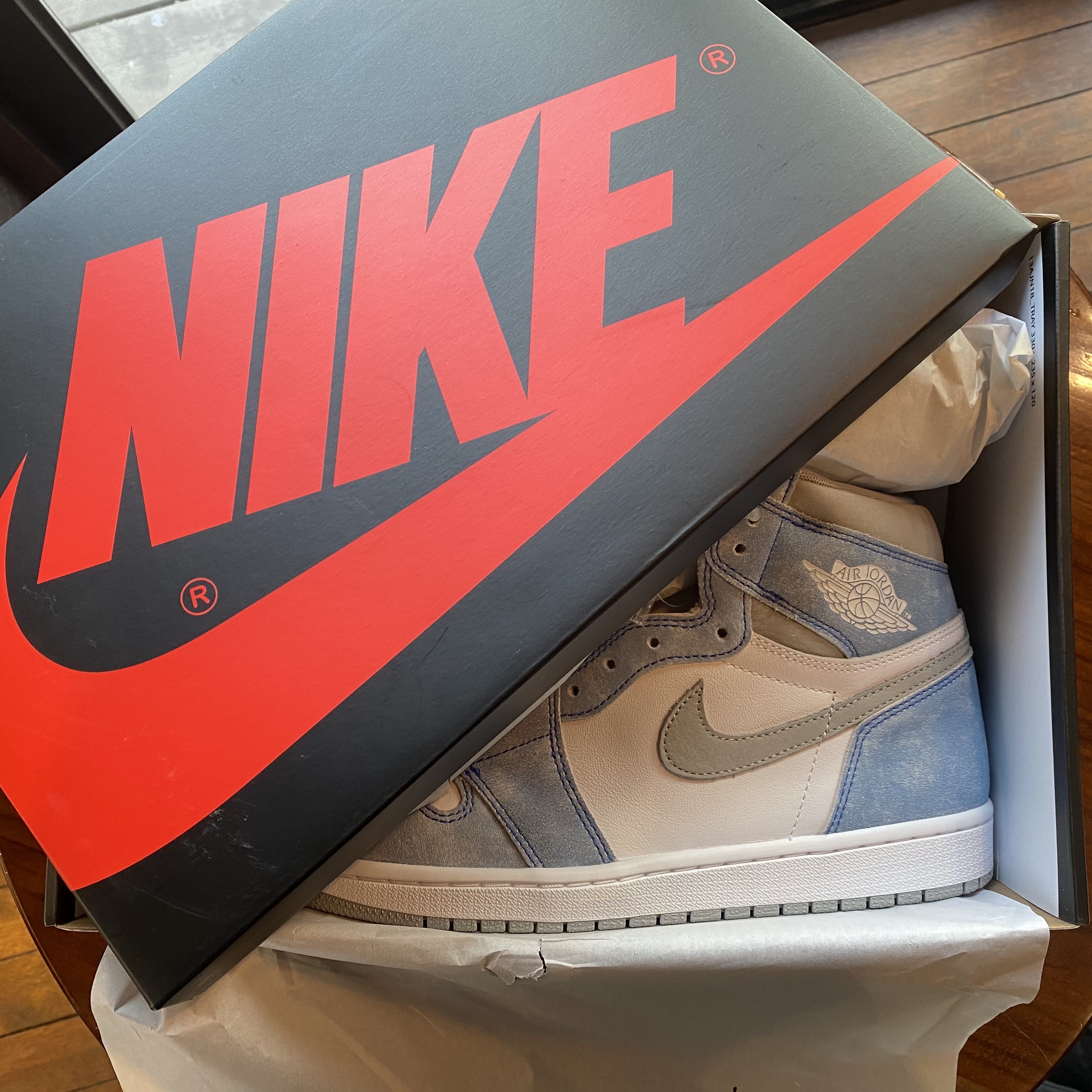 Jordan 1 Retro High OG Hyper Royal 착용 스타일