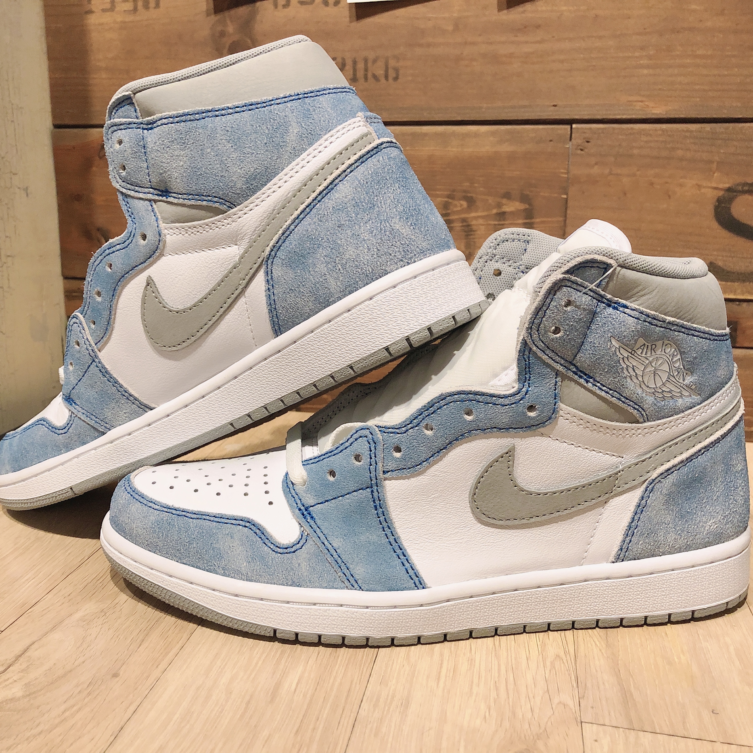 Jordan 1 Retro High OG Hyper Royal 착용 스타일 - 1