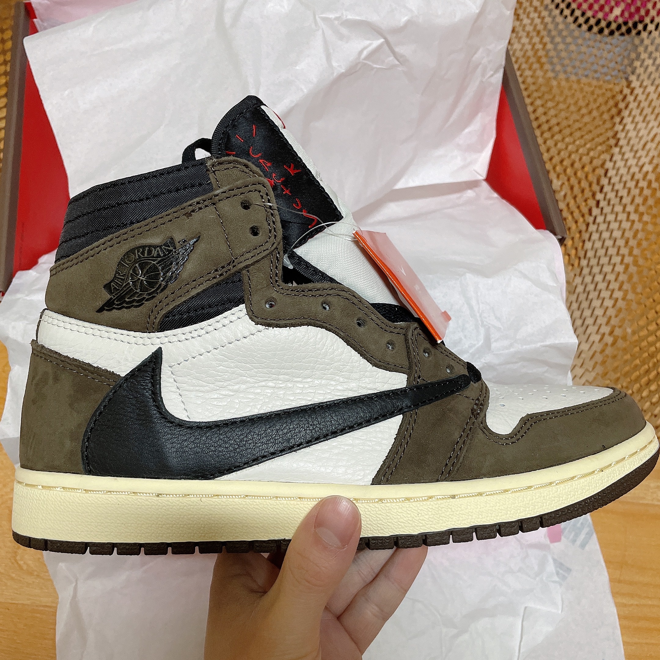 Jordan 1 x Travis Scott Retro High OG SP Mocha 착용 스타일