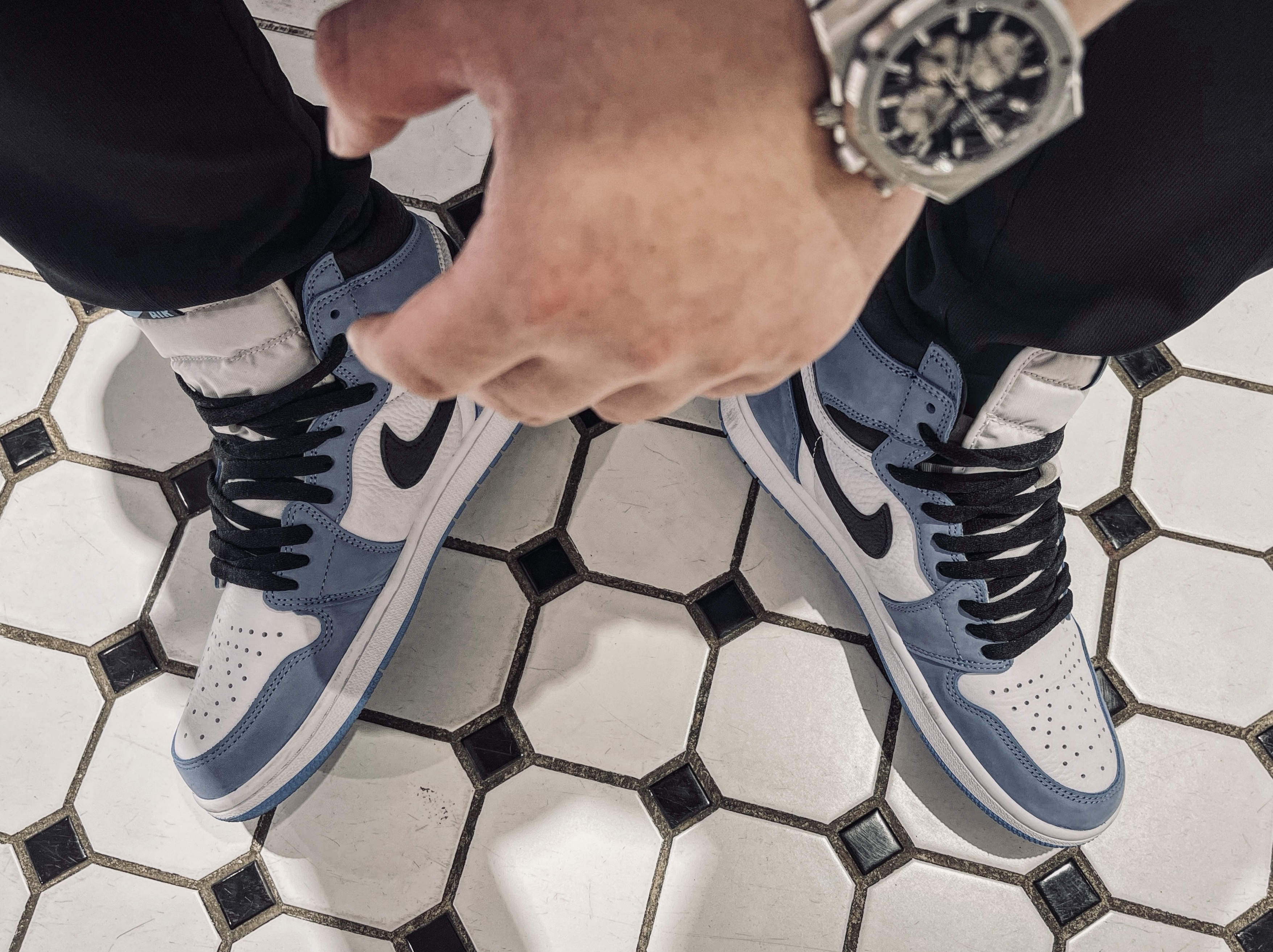 Jordan 1 Retro High OG University Blue 착용 스타일 - 2