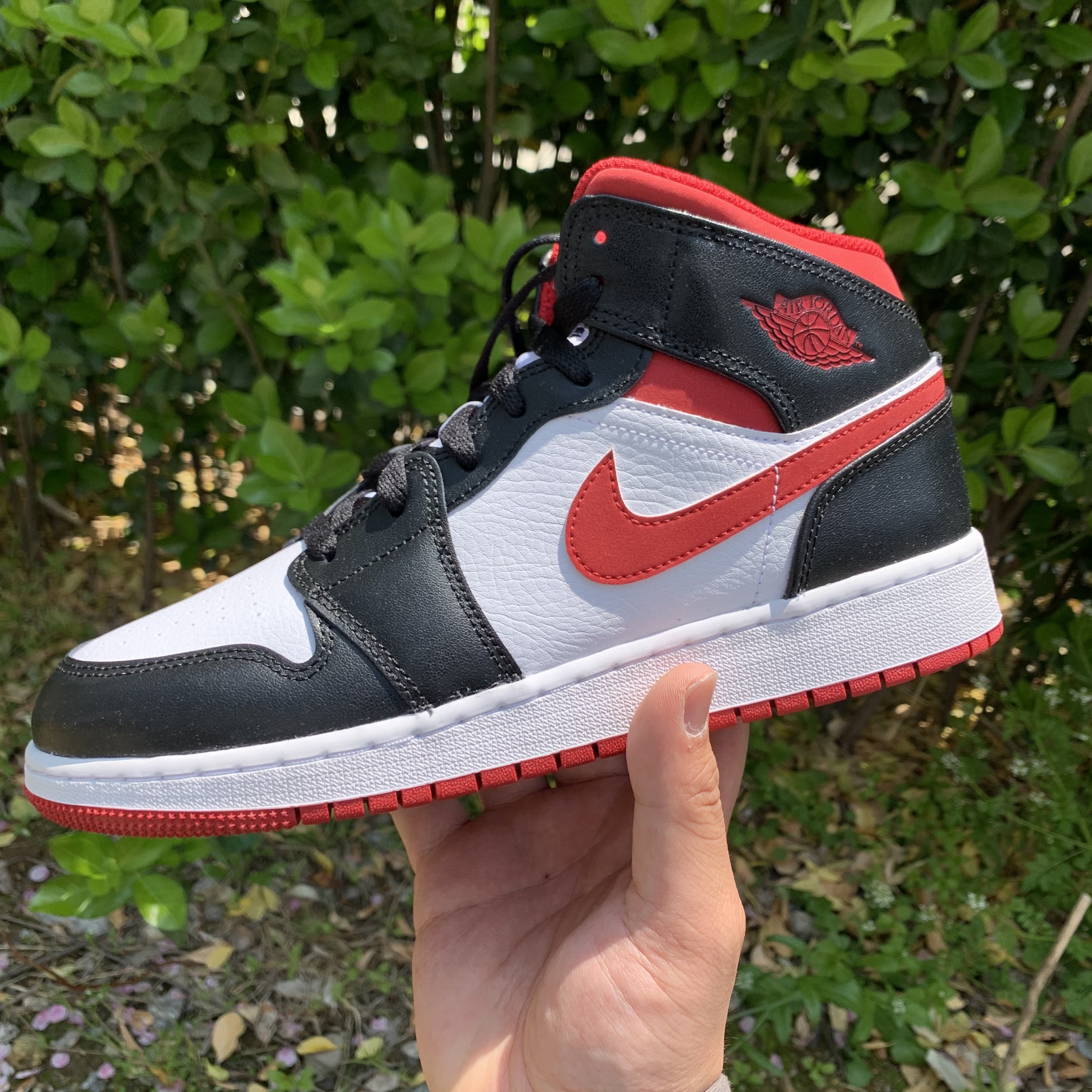 (GS) Jordan 1 Mid Gym Red Black White 착용 스타일
