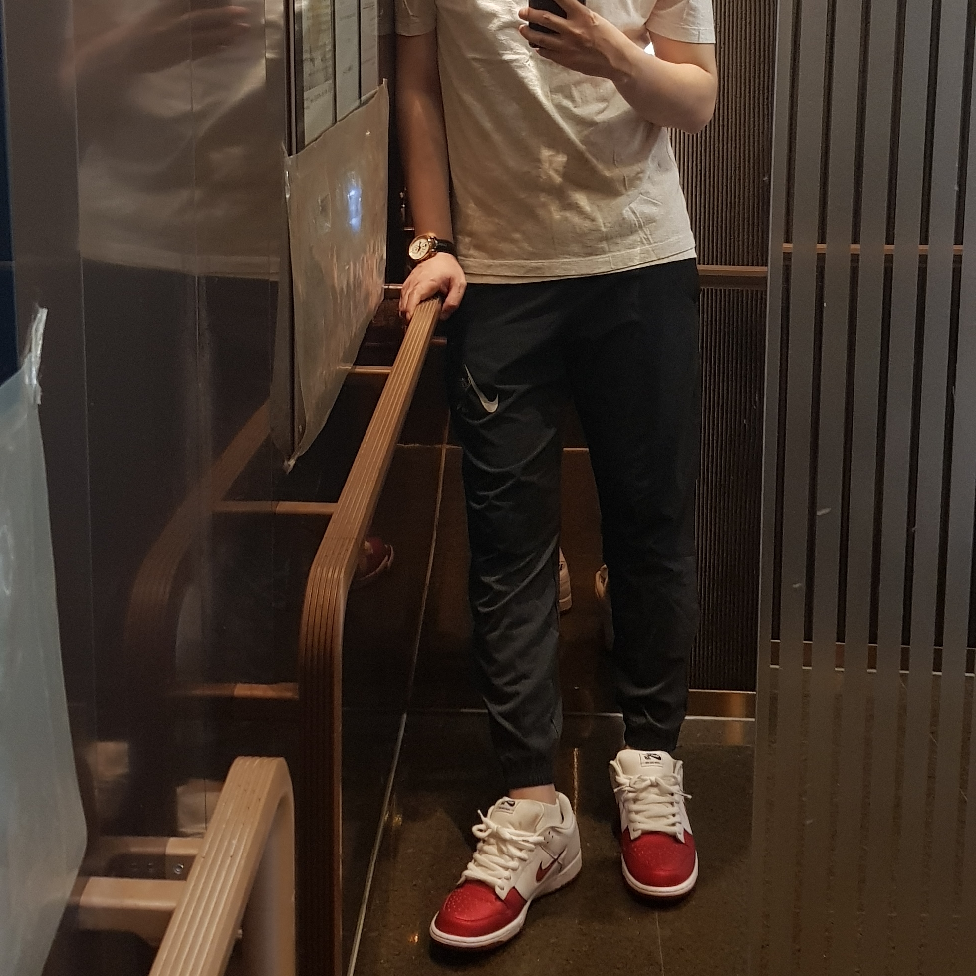 Nike x Supreme SB Dunk Low Jewel Swoosh Red 착용 스타일