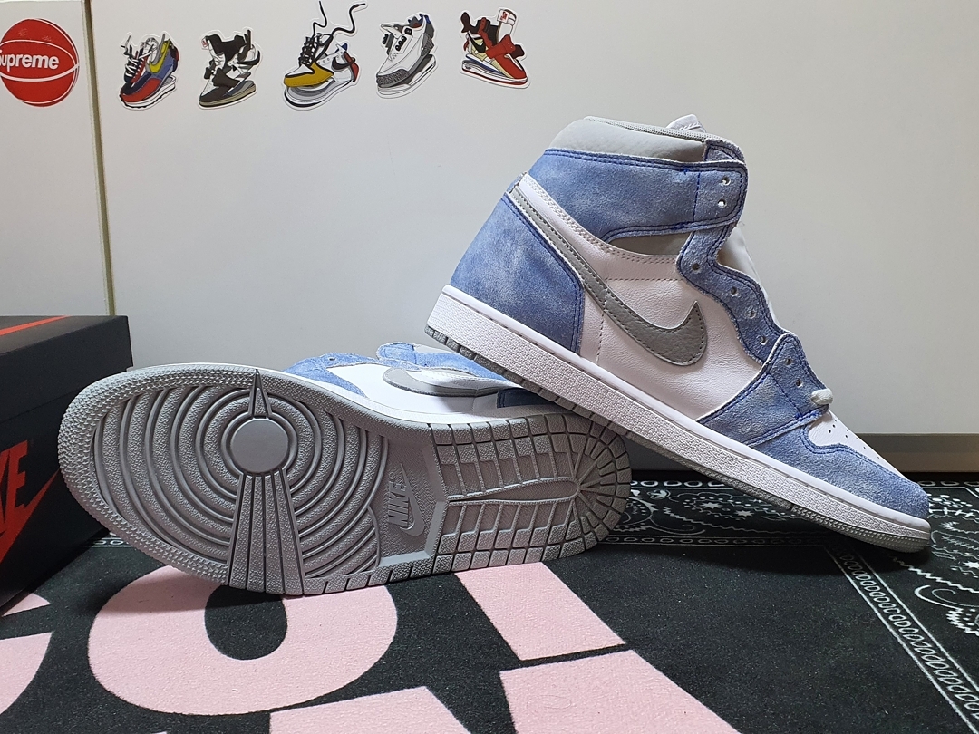 Jordan 1 Retro High OG Hyper Royal 착용 스타일 - 1