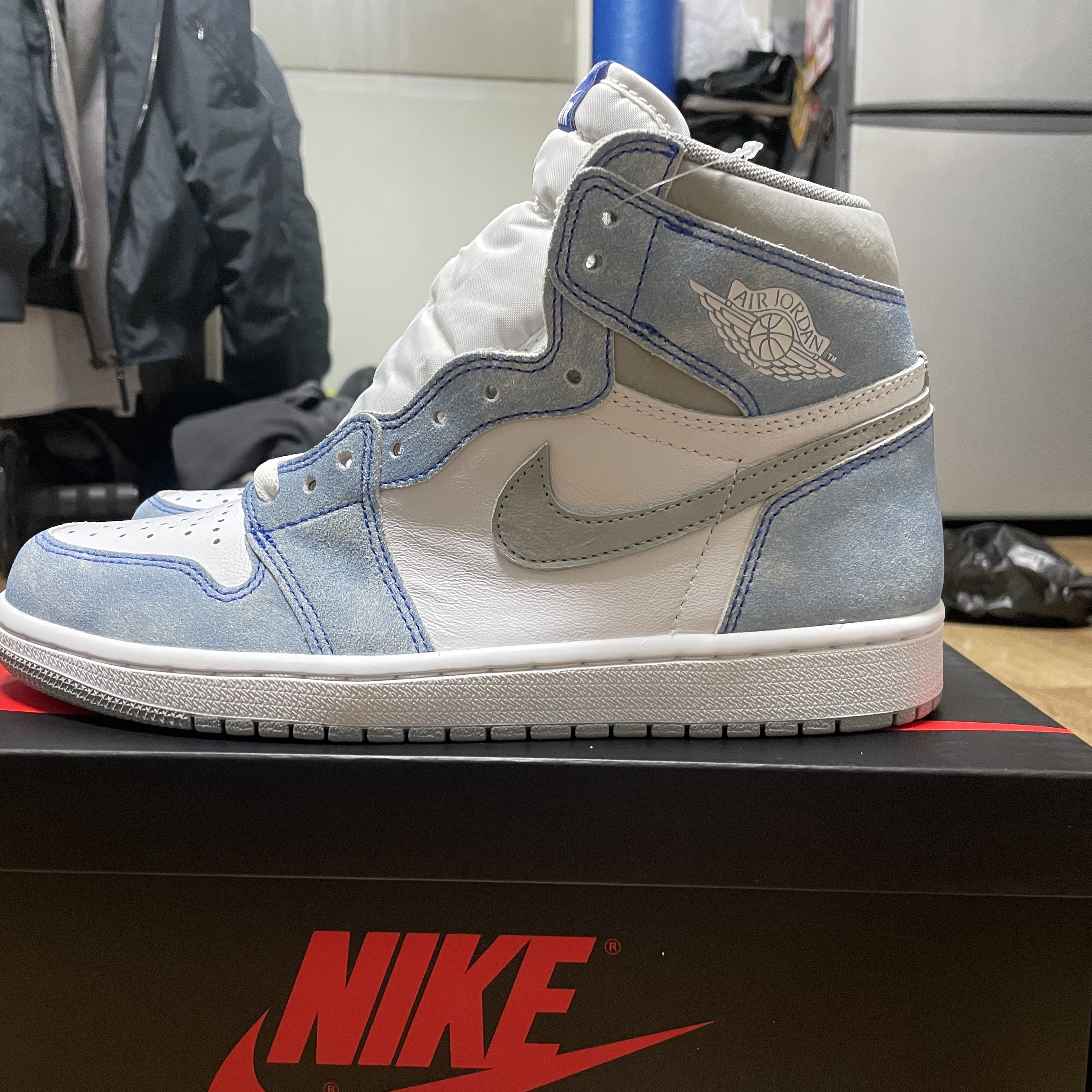 Jordan 1 Retro High OG Hyper Royal 착용 스타일 - 4