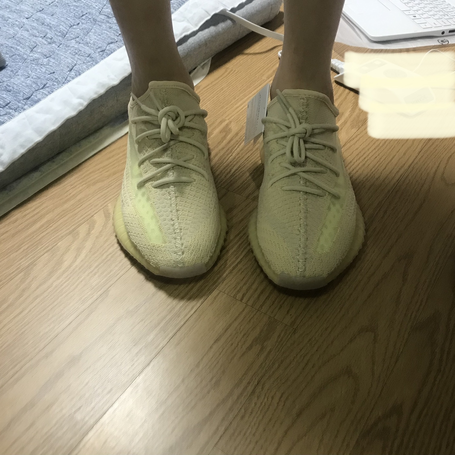 Adidas Yeezy Boost 350 V2 Flax 2020 착용 스타일