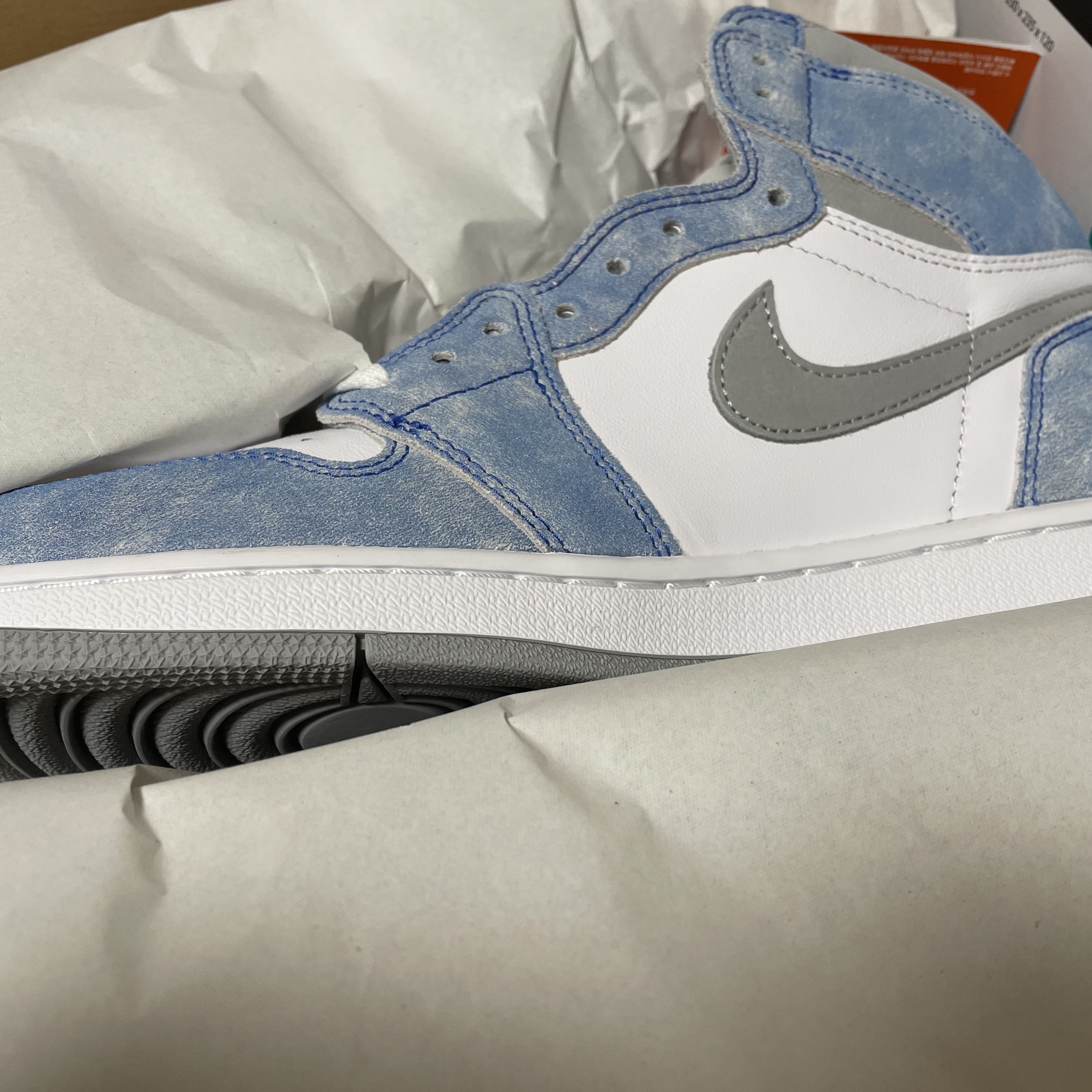 Jordan 1 Retro High OG Hyper Royal 착용 스타일 - 2