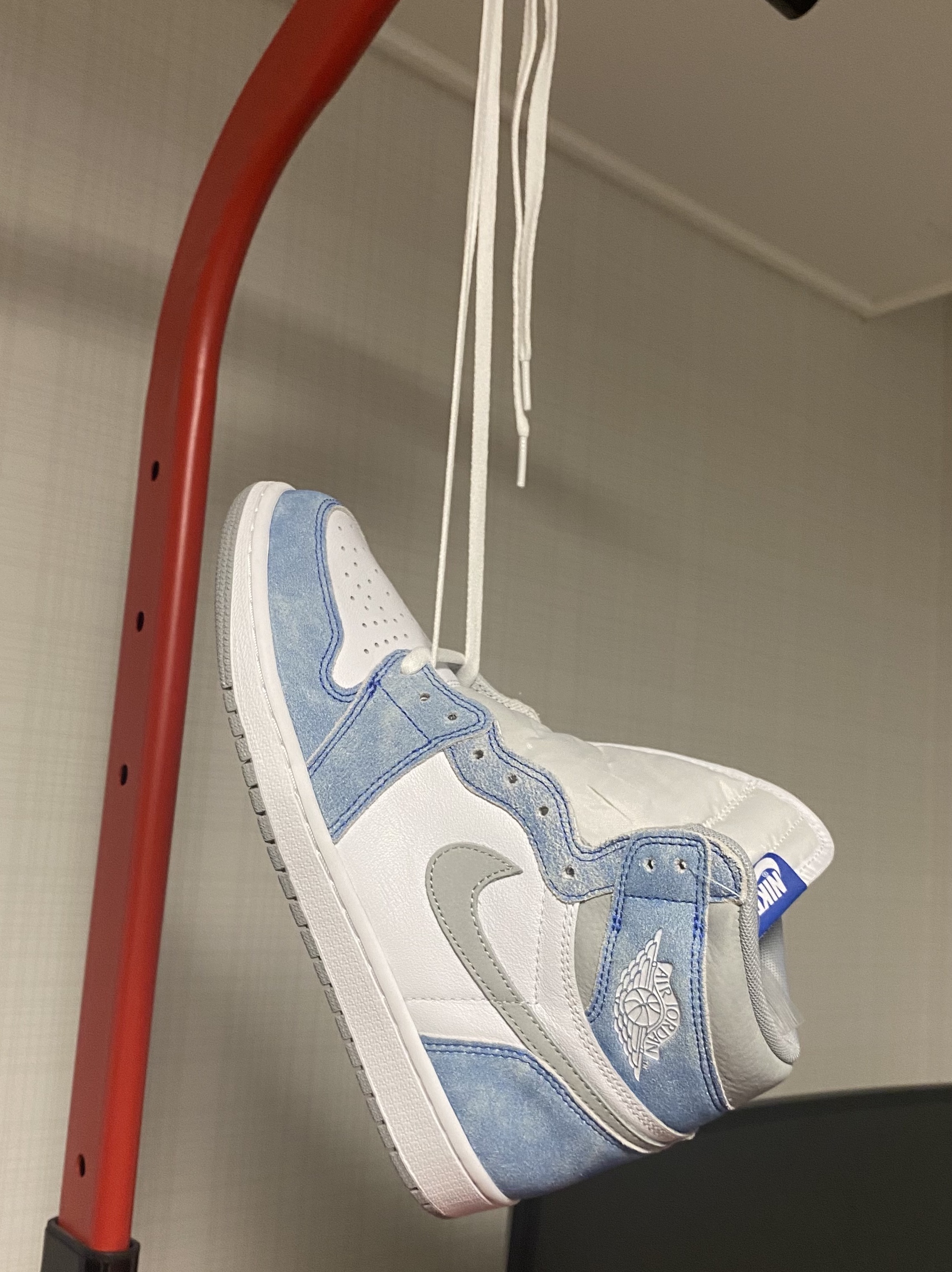 Jordan 1 Retro High OG Hyper Royal 착용 스타일