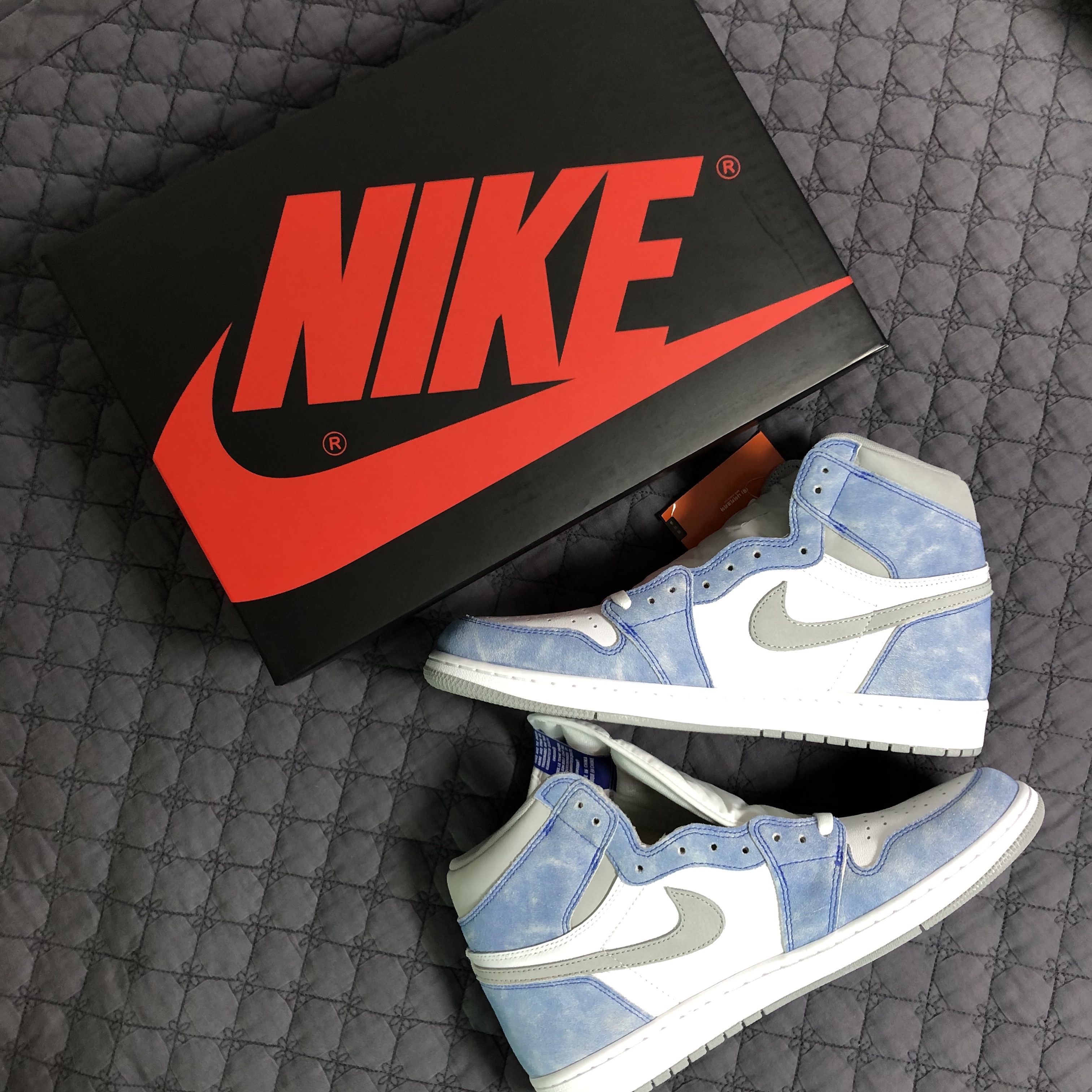Jordan 1 Retro High OG Hyper Royal 착용 스타일