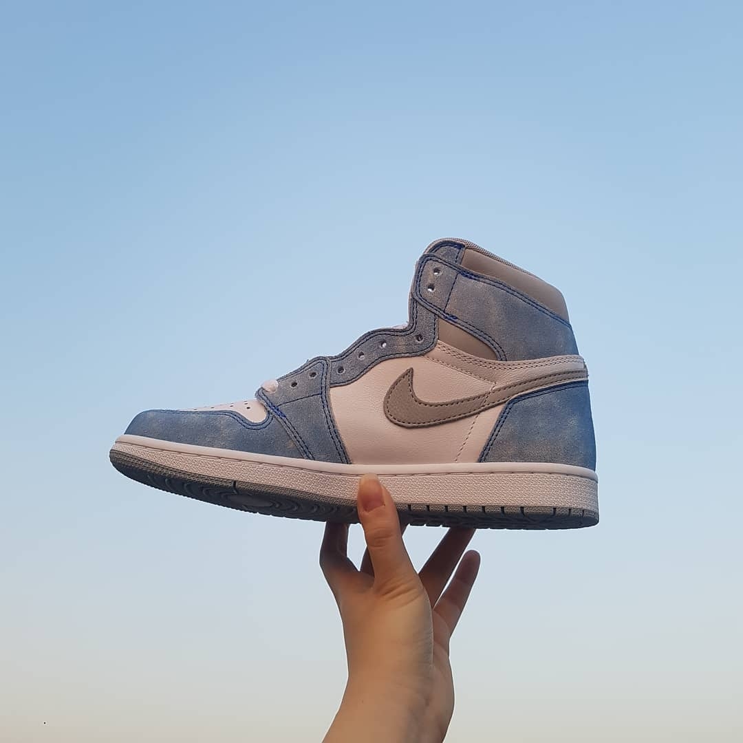 Jordan 1 Retro High OG Hyper Royal 착용 스타일