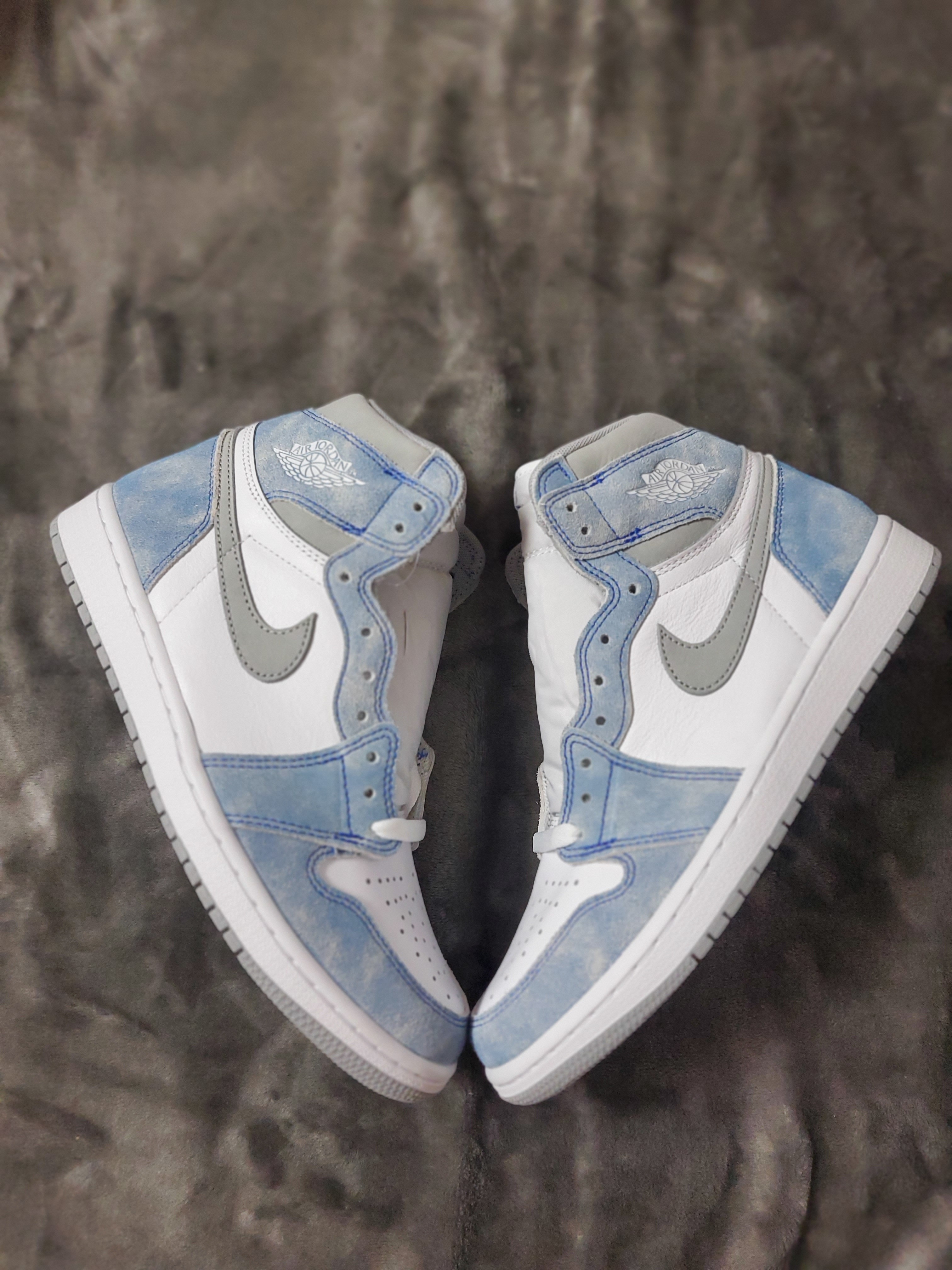 Jordan 1 Retro High OG Hyper Royal 착용 스타일 - 4