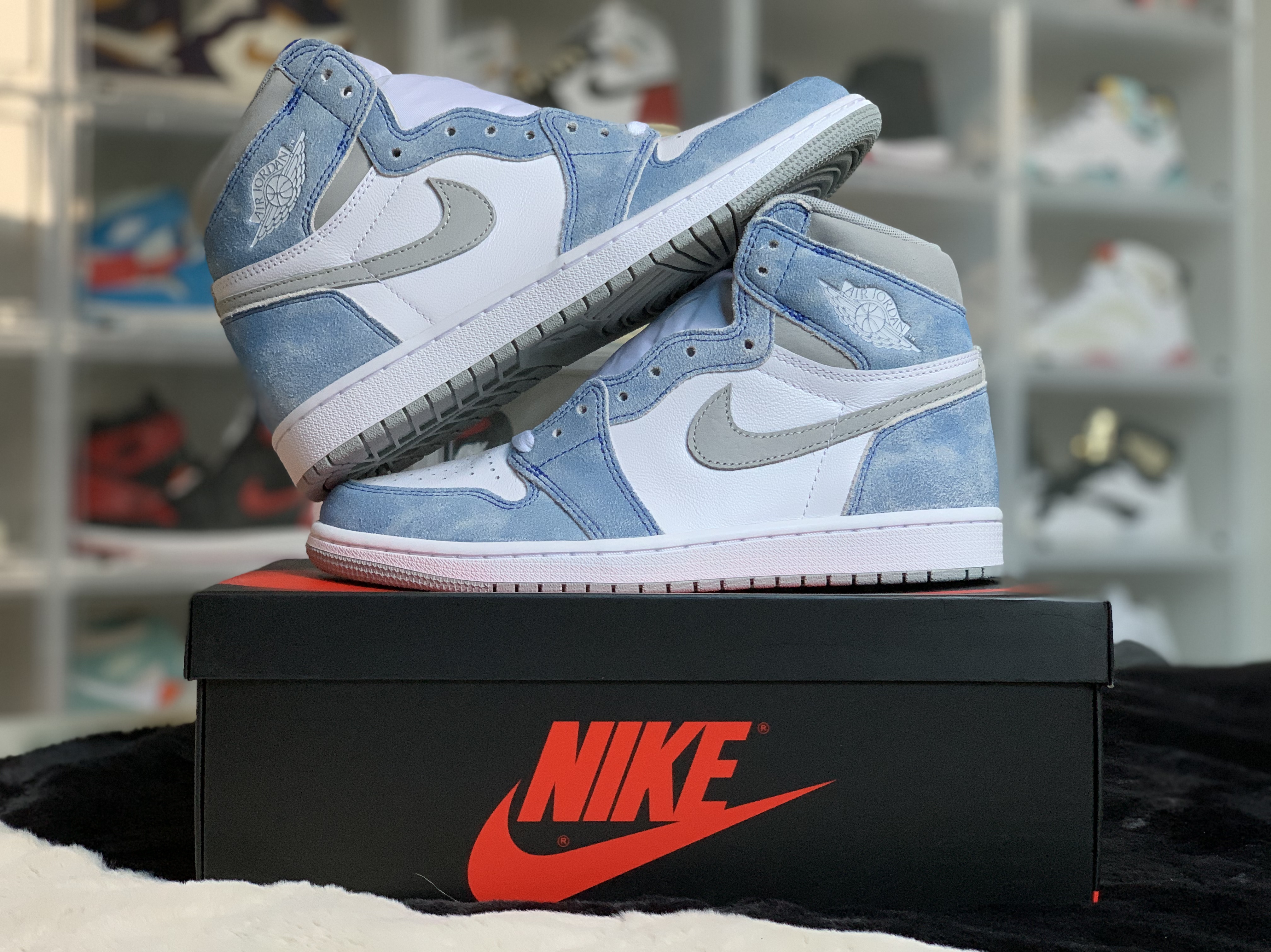 Jordan 1 Retro High OG Hyper Royal 착용 스타일 - 5