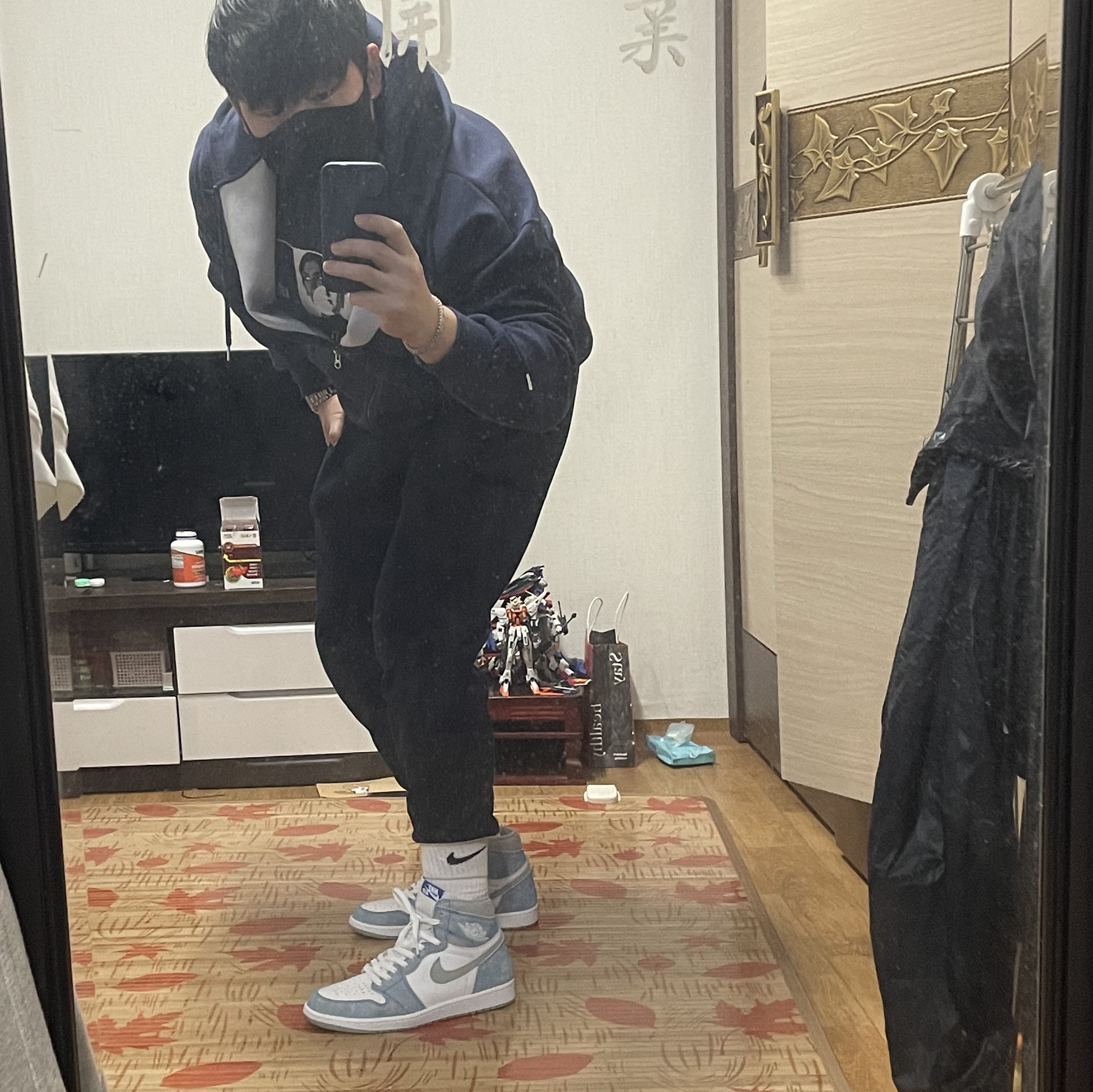 Jordan 1 Retro High OG Hyper Royal 착용 스타일