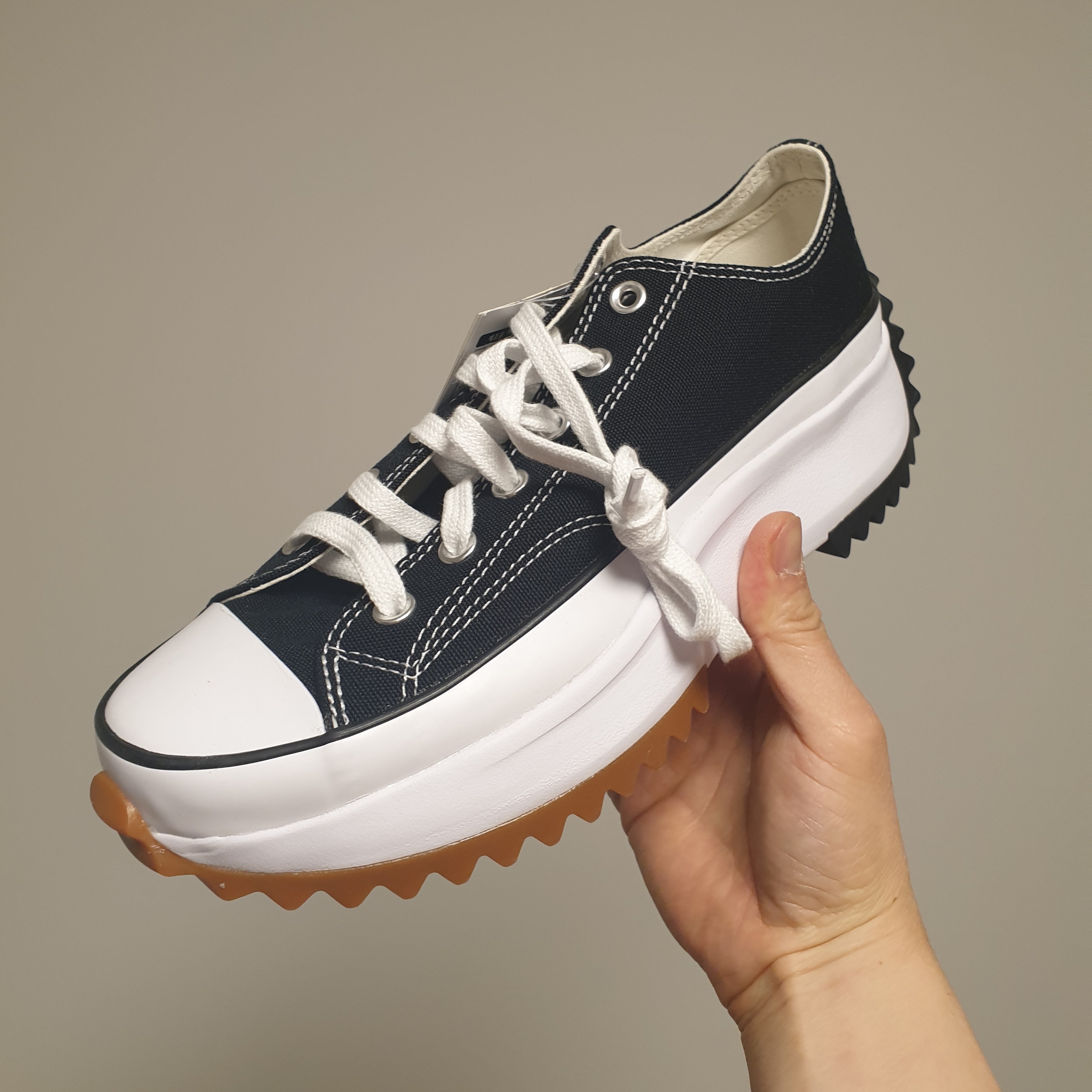 Converse Run Star Hike Low Black 착용 스타일 - 1