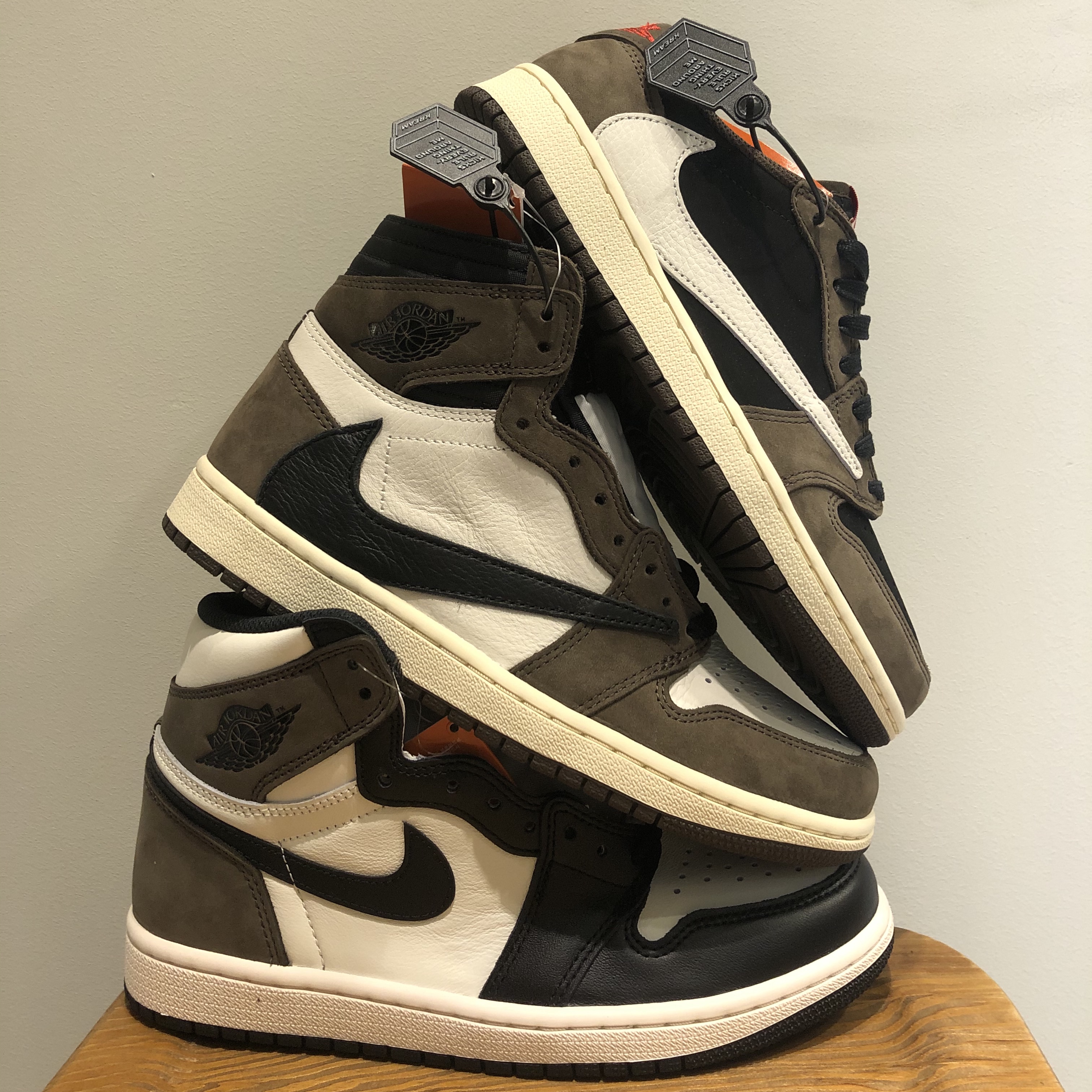 Jordan 1 Retro High OG Black Mocha, Jordan 1 x Travis Scott Retro High OG SP Mocha 착용 스타일