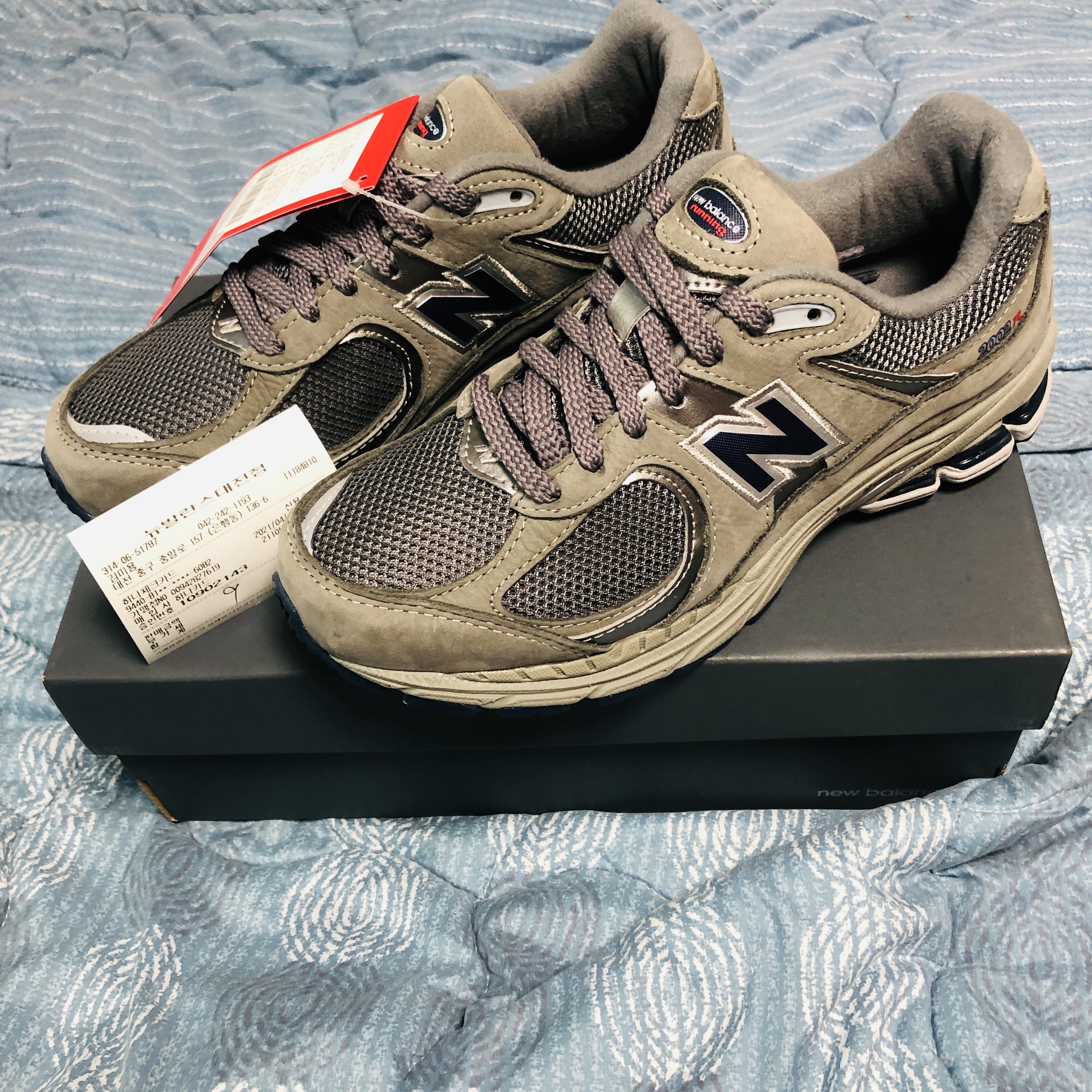 New Balance 2002R Gray, New Balance 237 Moonbeam Classic Burgundy 착용 스타일 - 2