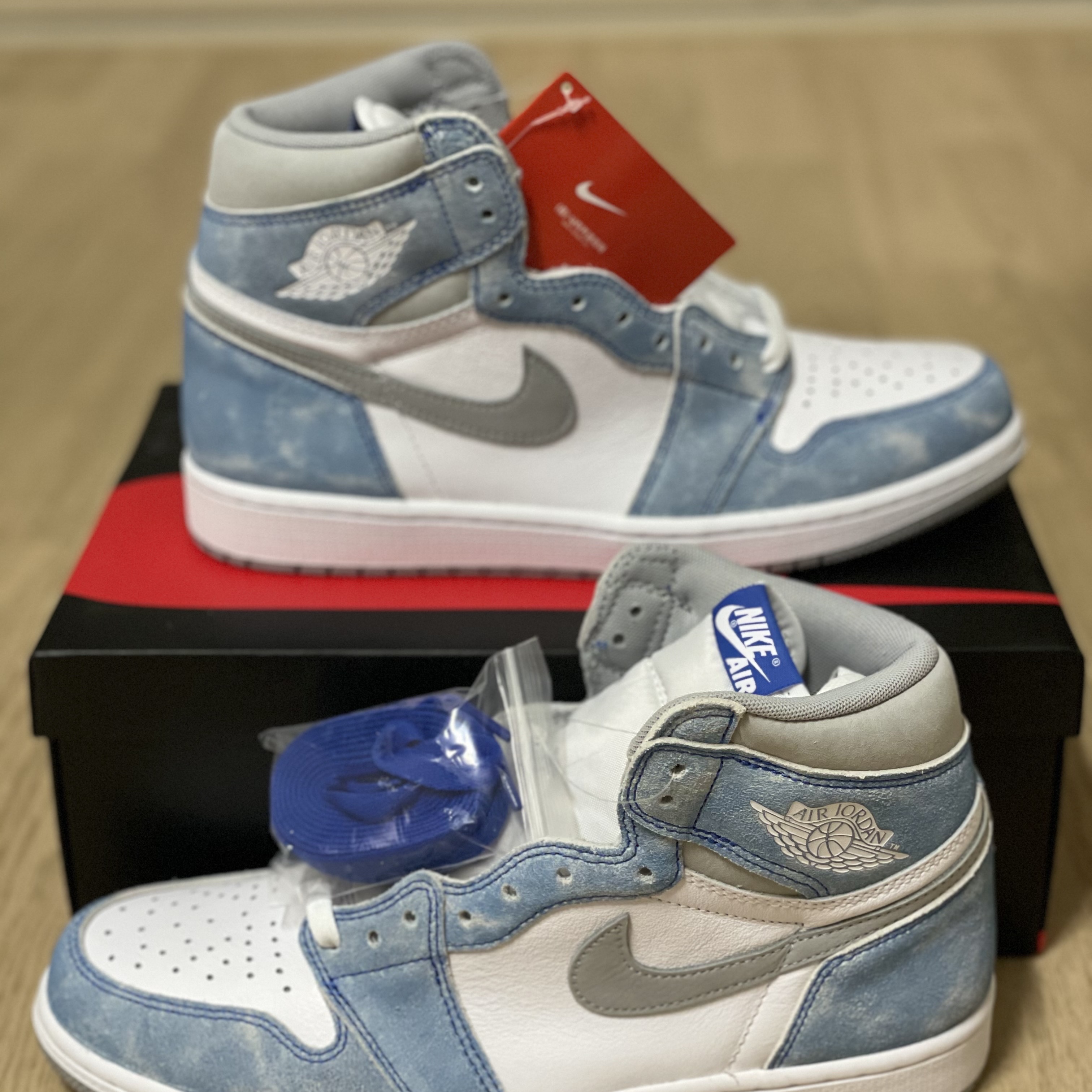 Jordan 1 Retro High OG Hyper Royal 착용 스타일 - 3