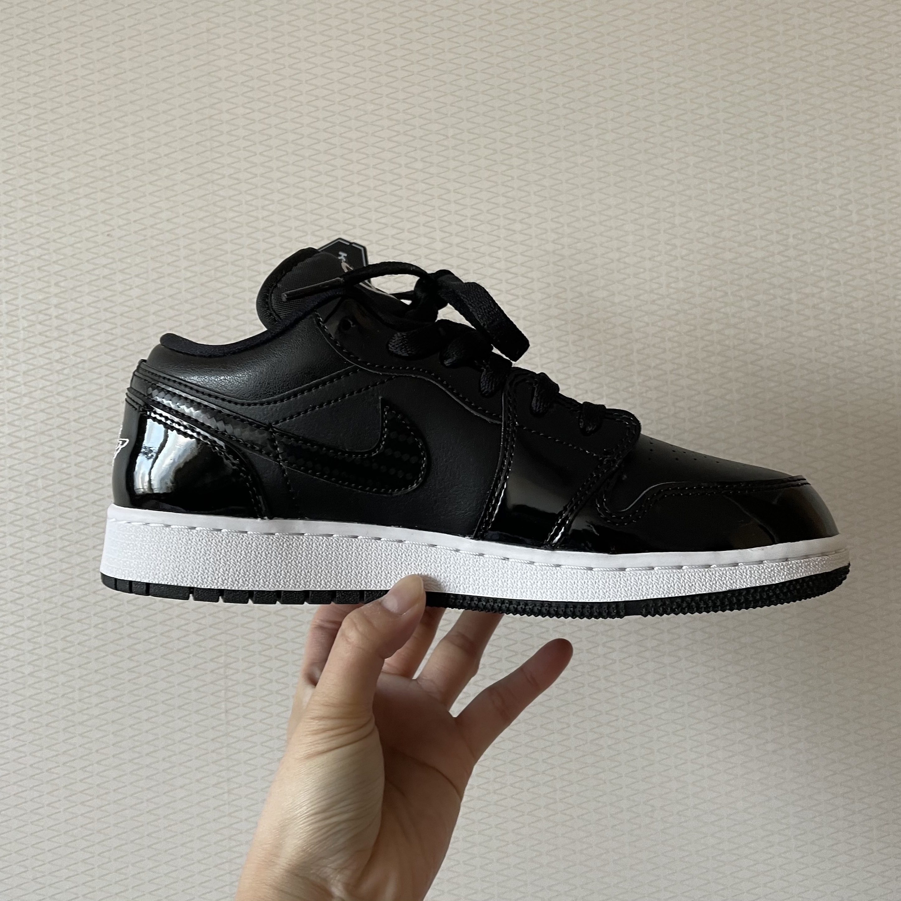 (GS) Jordan 1 Low SE ASW Black 착용 스타일 - 2
