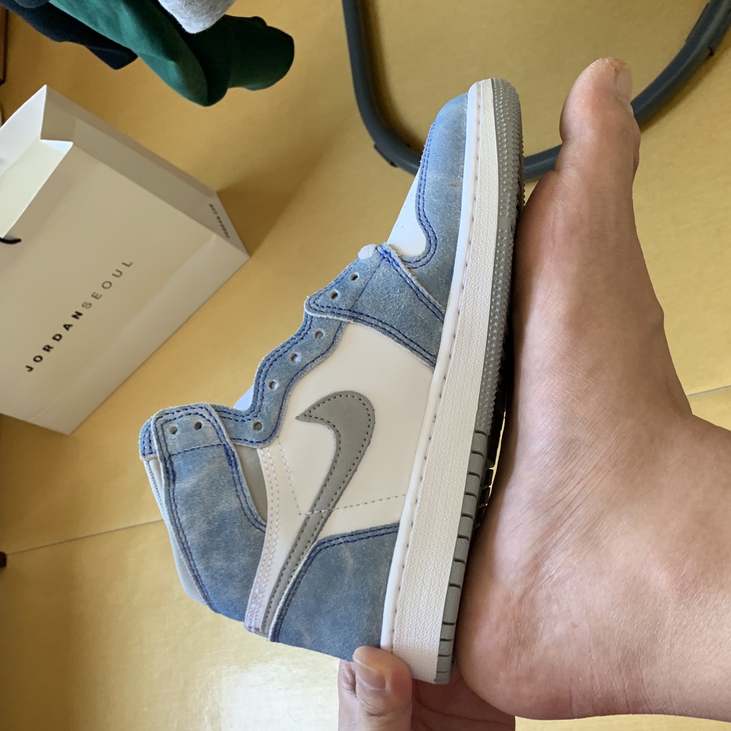 (GS) Jordan 1 Retro High OG Hyper Royal 착용 스타일 - 3