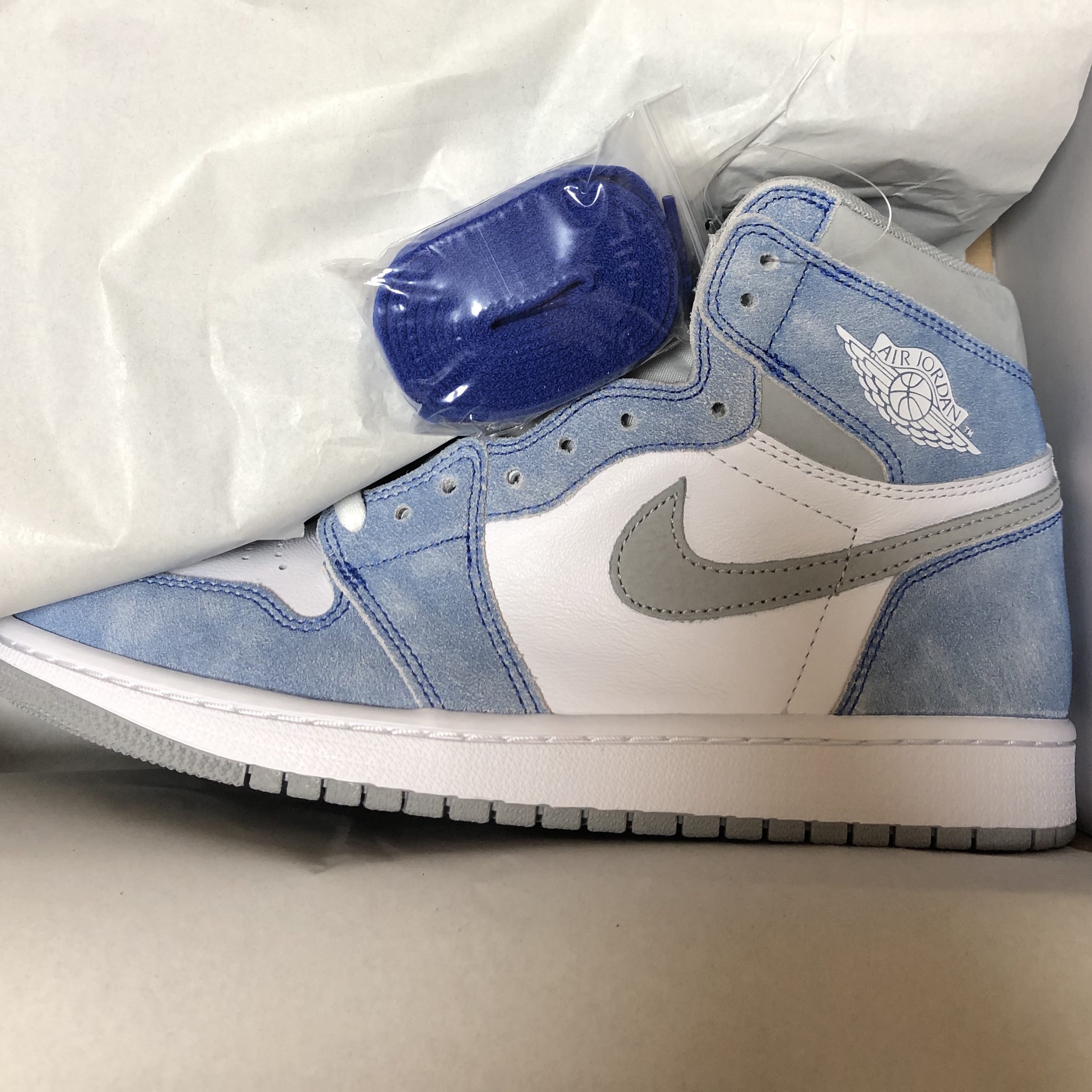 Jordan 1 Retro High OG Hyper Royal 착용 스타일