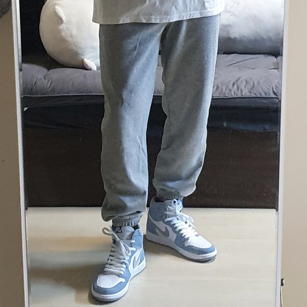 Jordan 1 Retro High OG Hyper Royal 착용 스타일