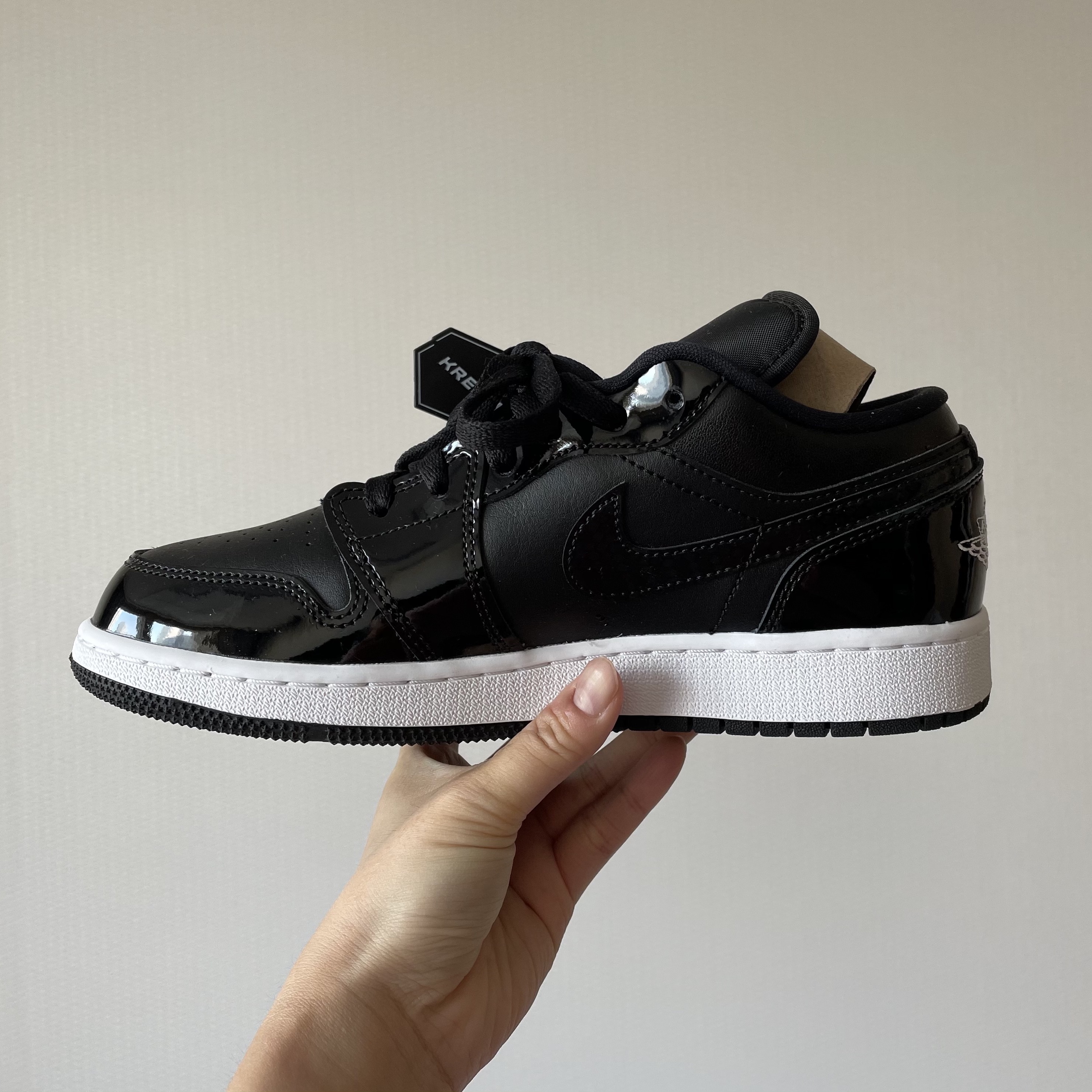 (GS) Jordan 1 Low SE ASW Black 착용 스타일 - 1