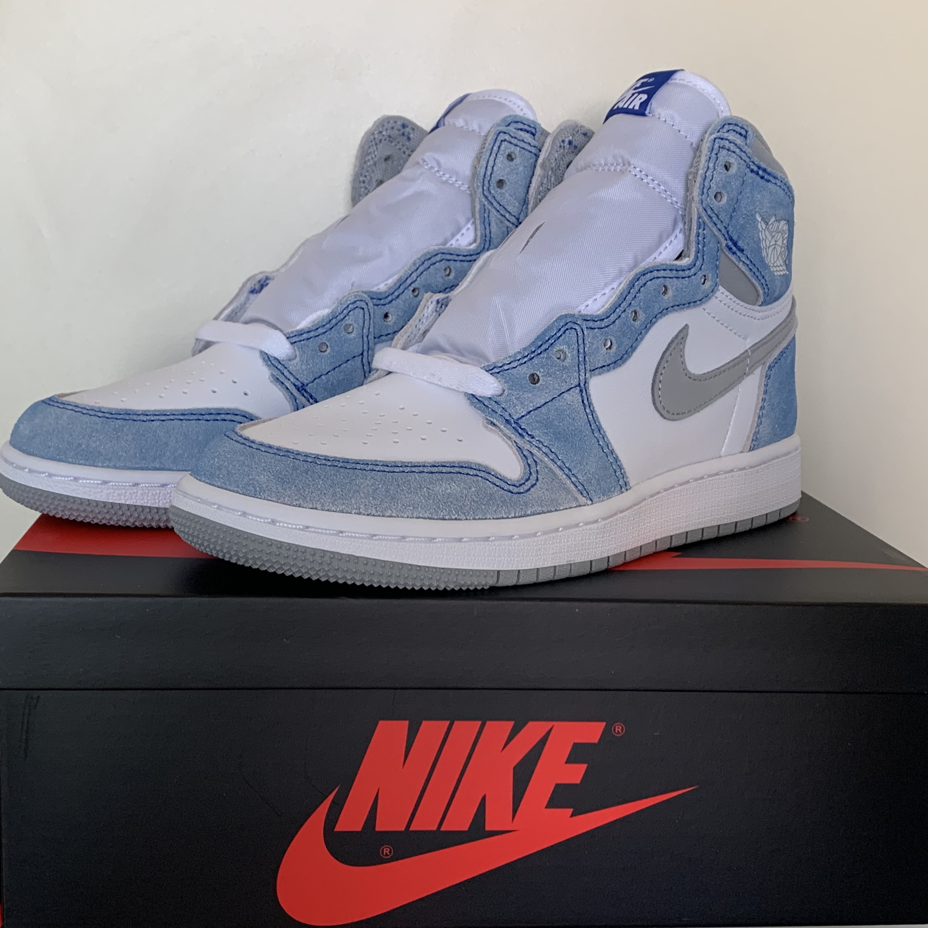 (GS) Jordan 1 Retro High OG Hyper Royal 착용 스타일 - 1