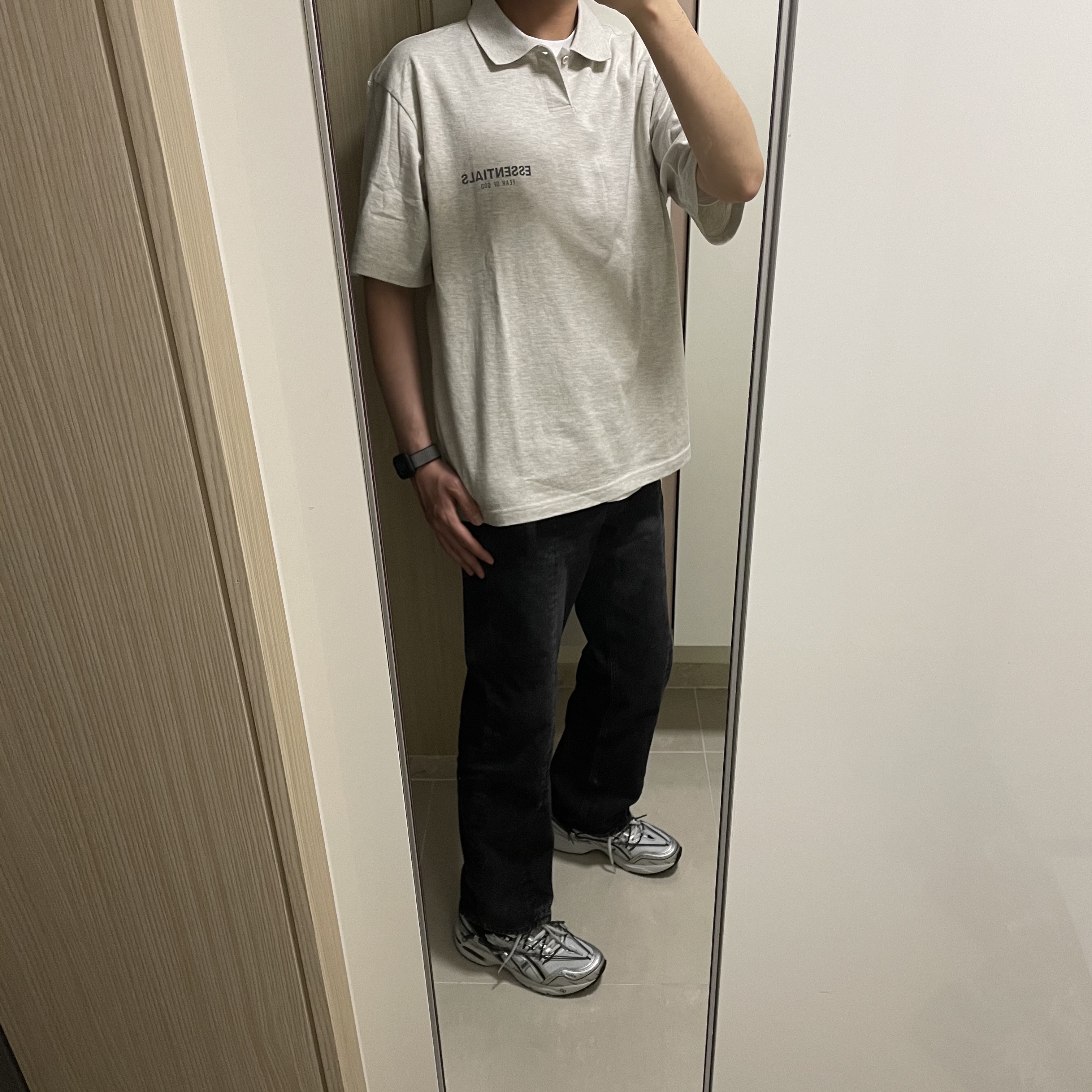 Essentials Short Sleeve Boxy Polo Oatmeal/Oatmeal Heather/Light Heather Oatmeal 2020, Asics x Andersson Bell Gel-1090 Glacier Grey Silver 착용 스타일 - 1