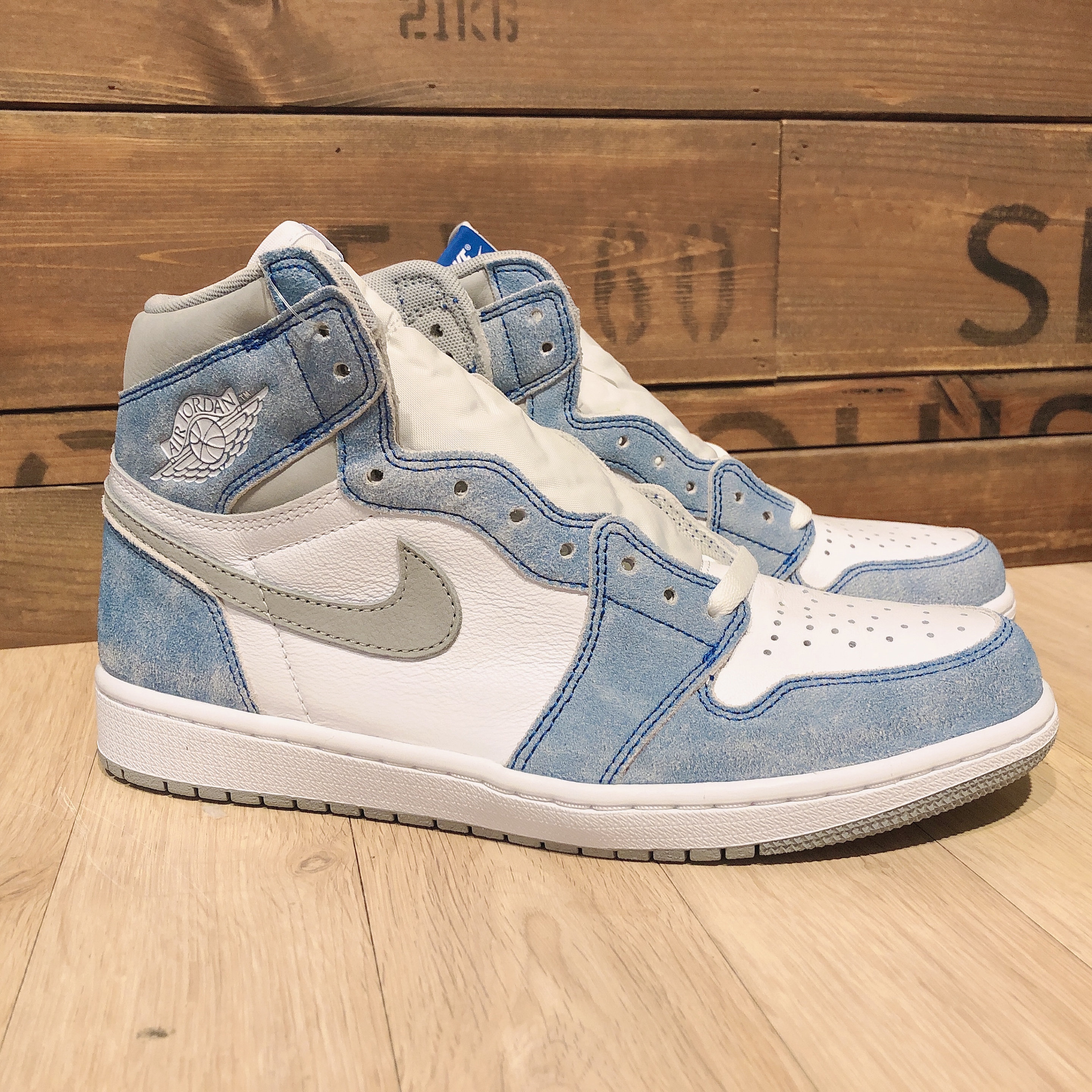 Jordan 1 Retro High OG Hyper Royal 착용 스타일 - 4